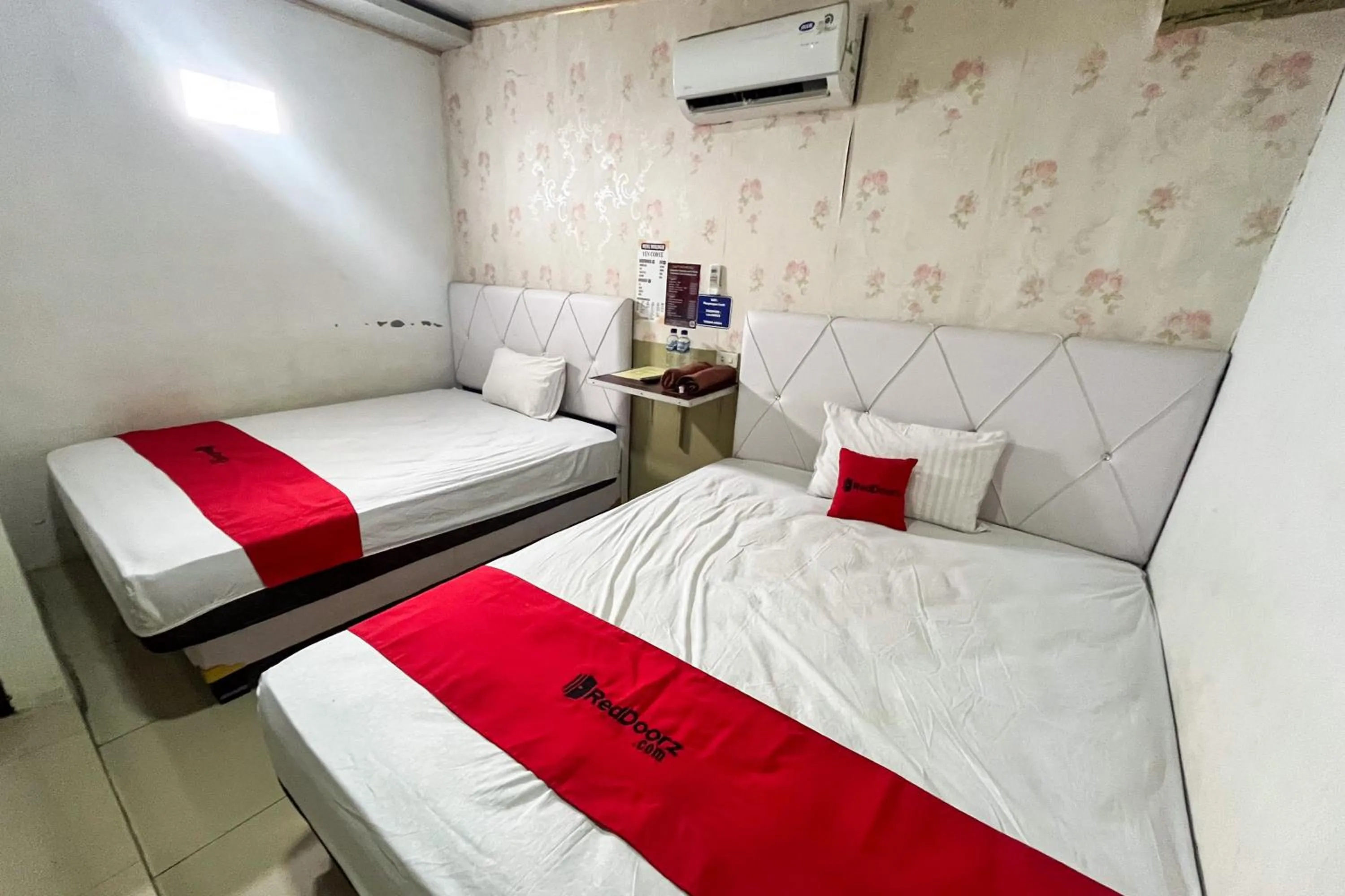 Bedroom, Bed in RedDoorz at Syariah Imah 2 Lampung