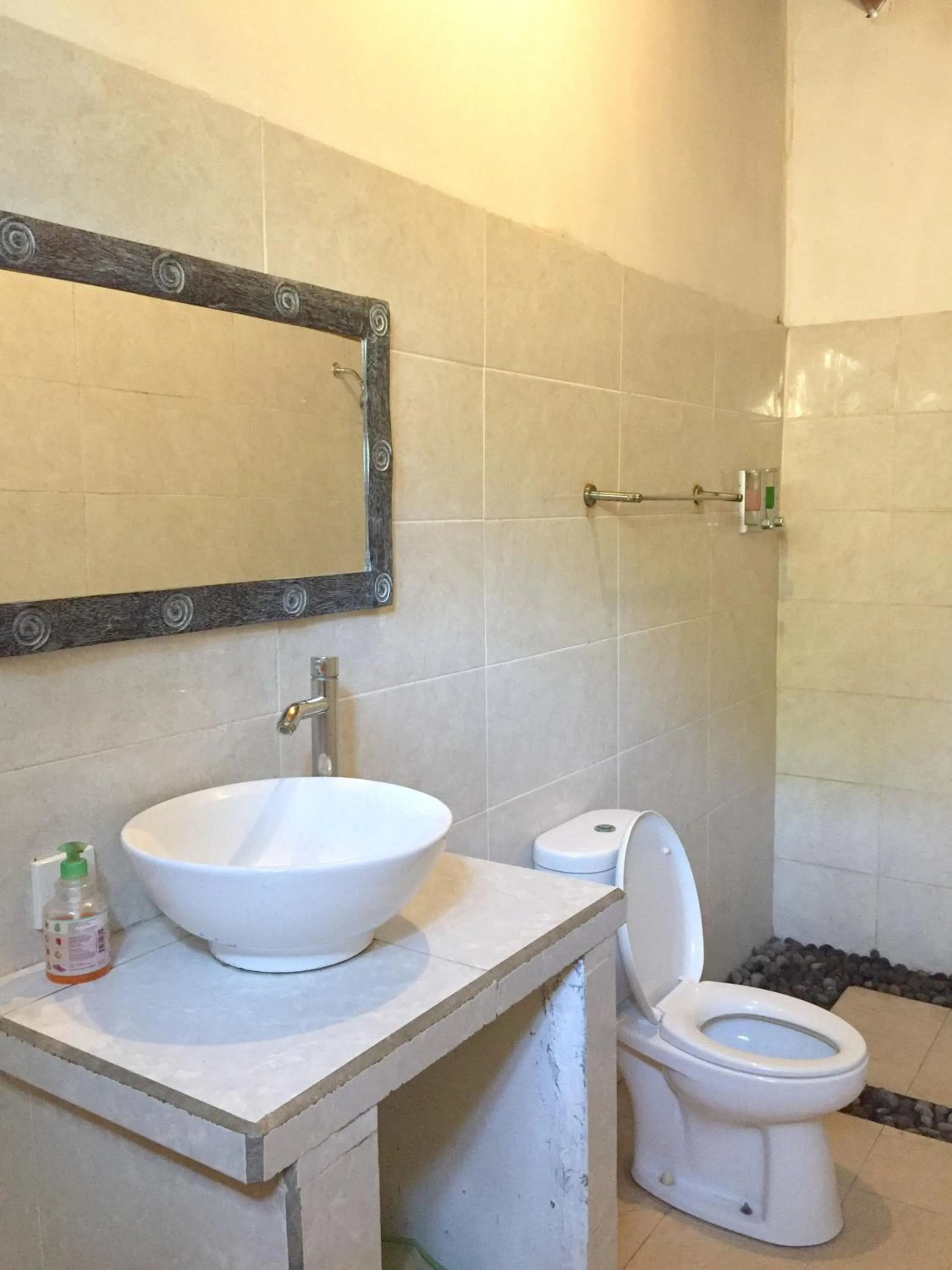 Bathroom in Taos House Lembongan By DeWizZ Management