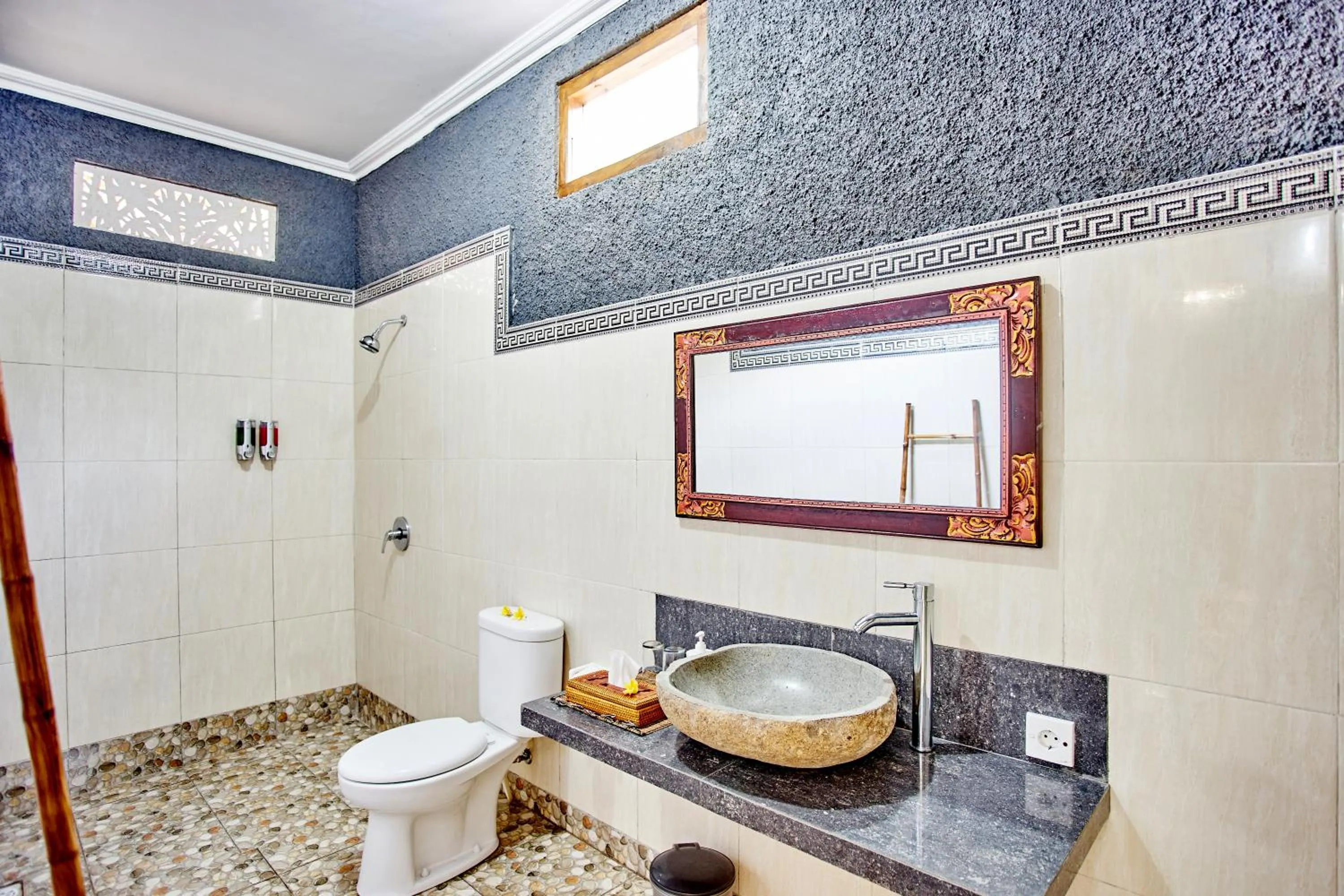 Shower in Taos House Lembongan By DeWizZ Management