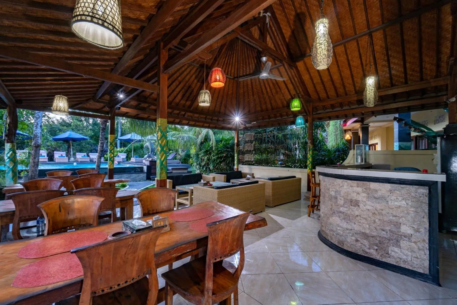 Restaurant/places to eat in Taos House Lembongan By DeWizZ Management