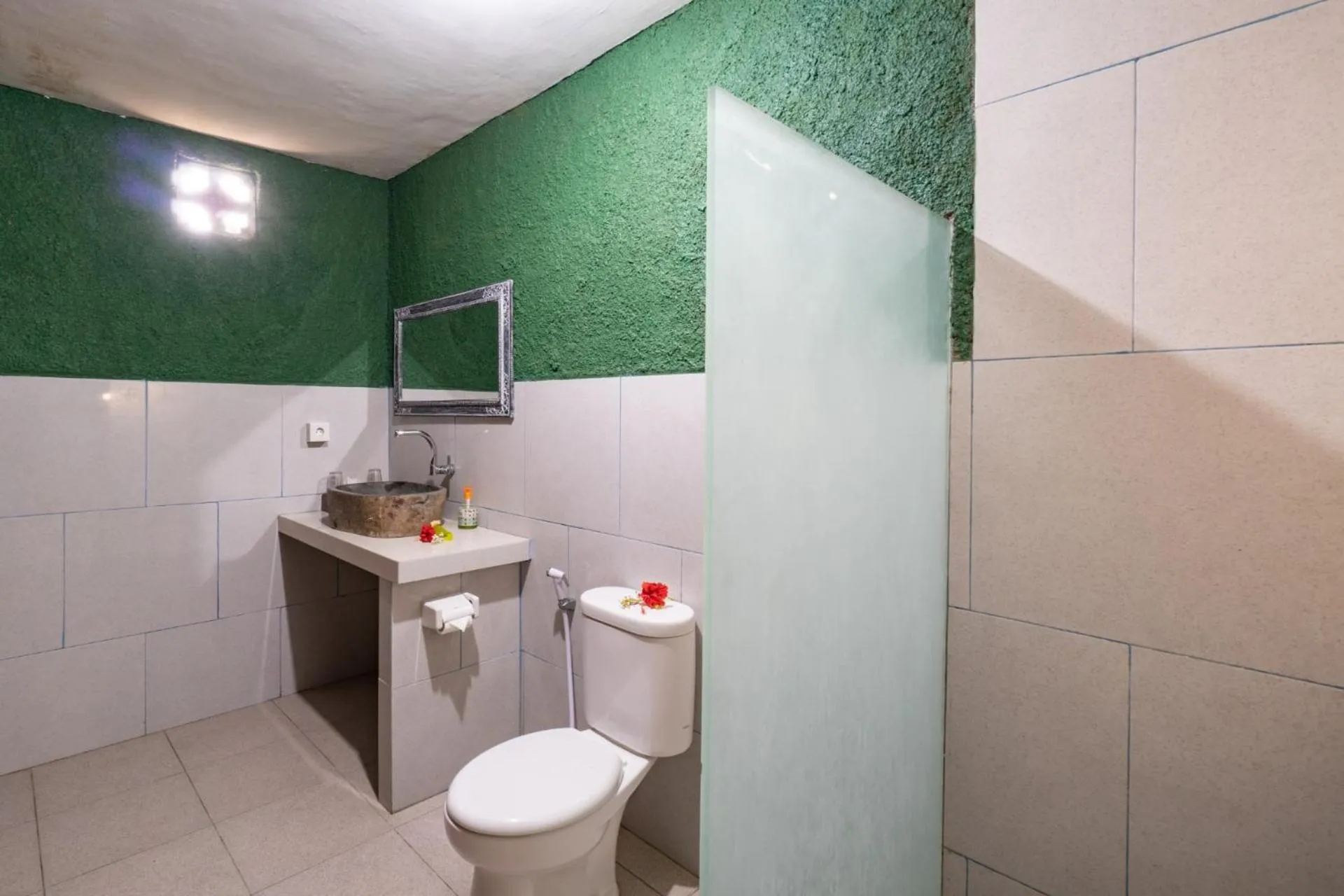 Bathroom in Taos House Lembongan By DeWizZ Management