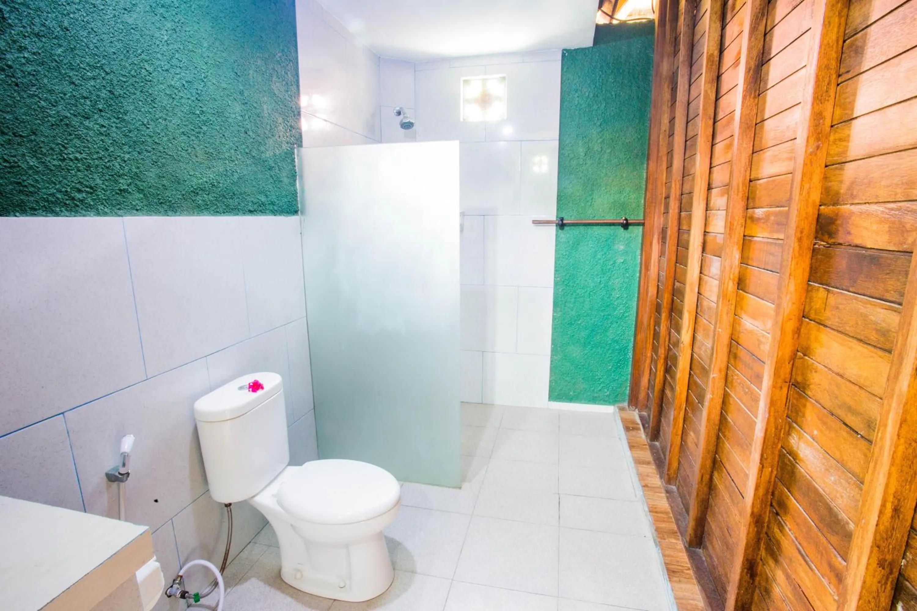 Bathroom in Taos House Lembongan By DeWizZ Management