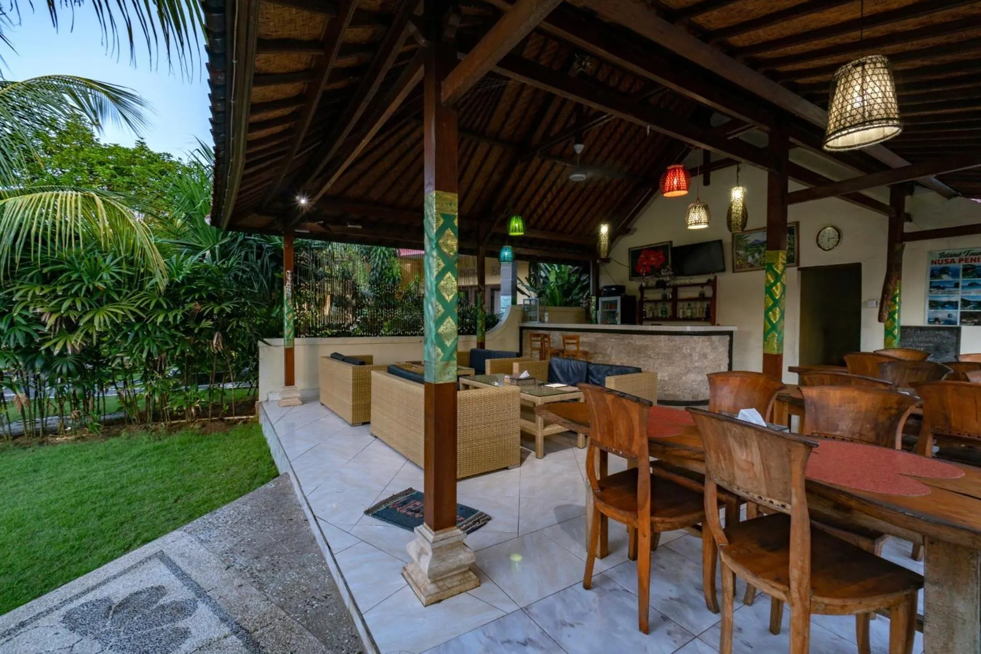 Restaurant/places to eat in Taos House Lembongan By DeWizZ Management