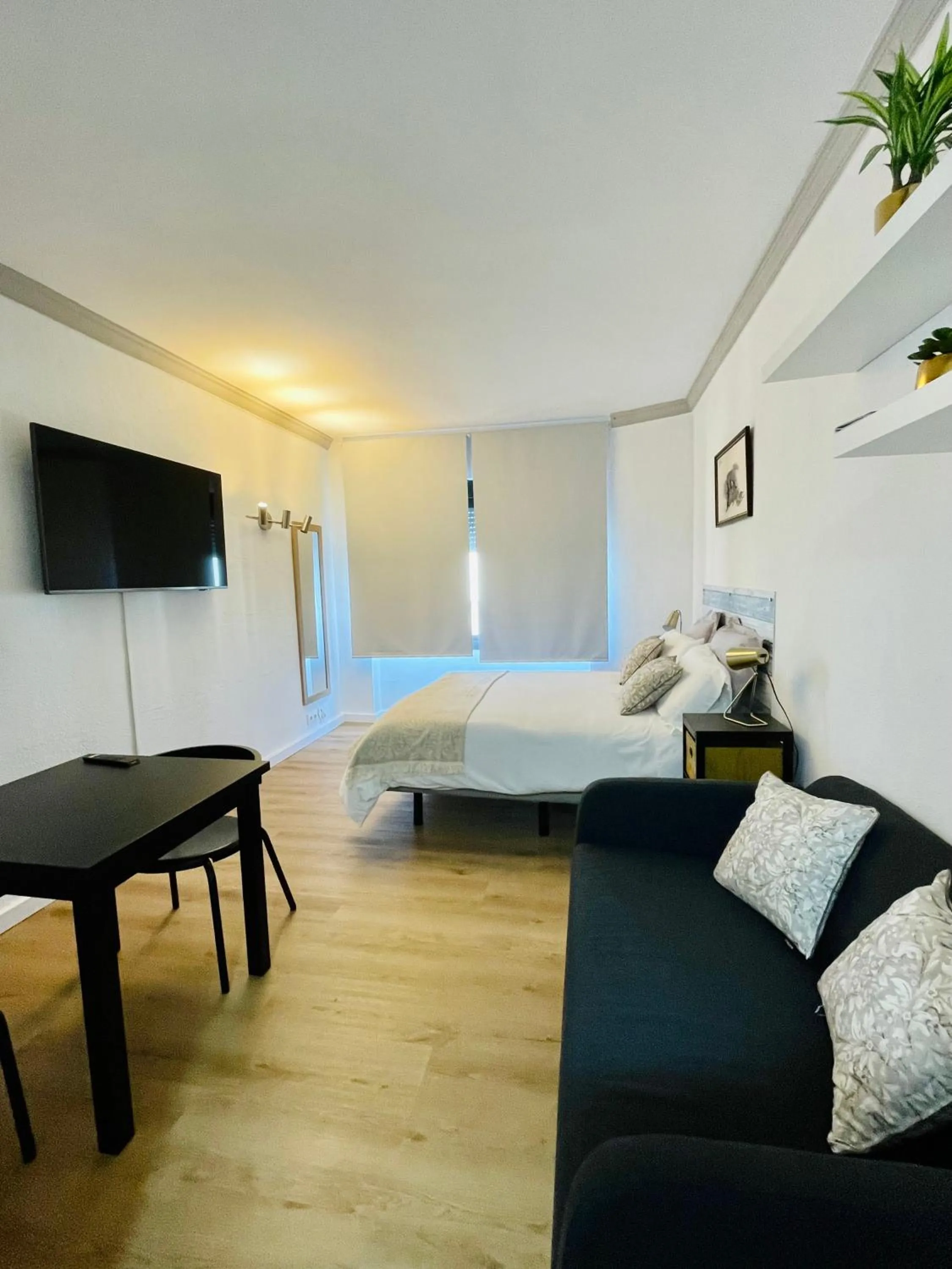 Photo of the whole room, Bed in Home Triana