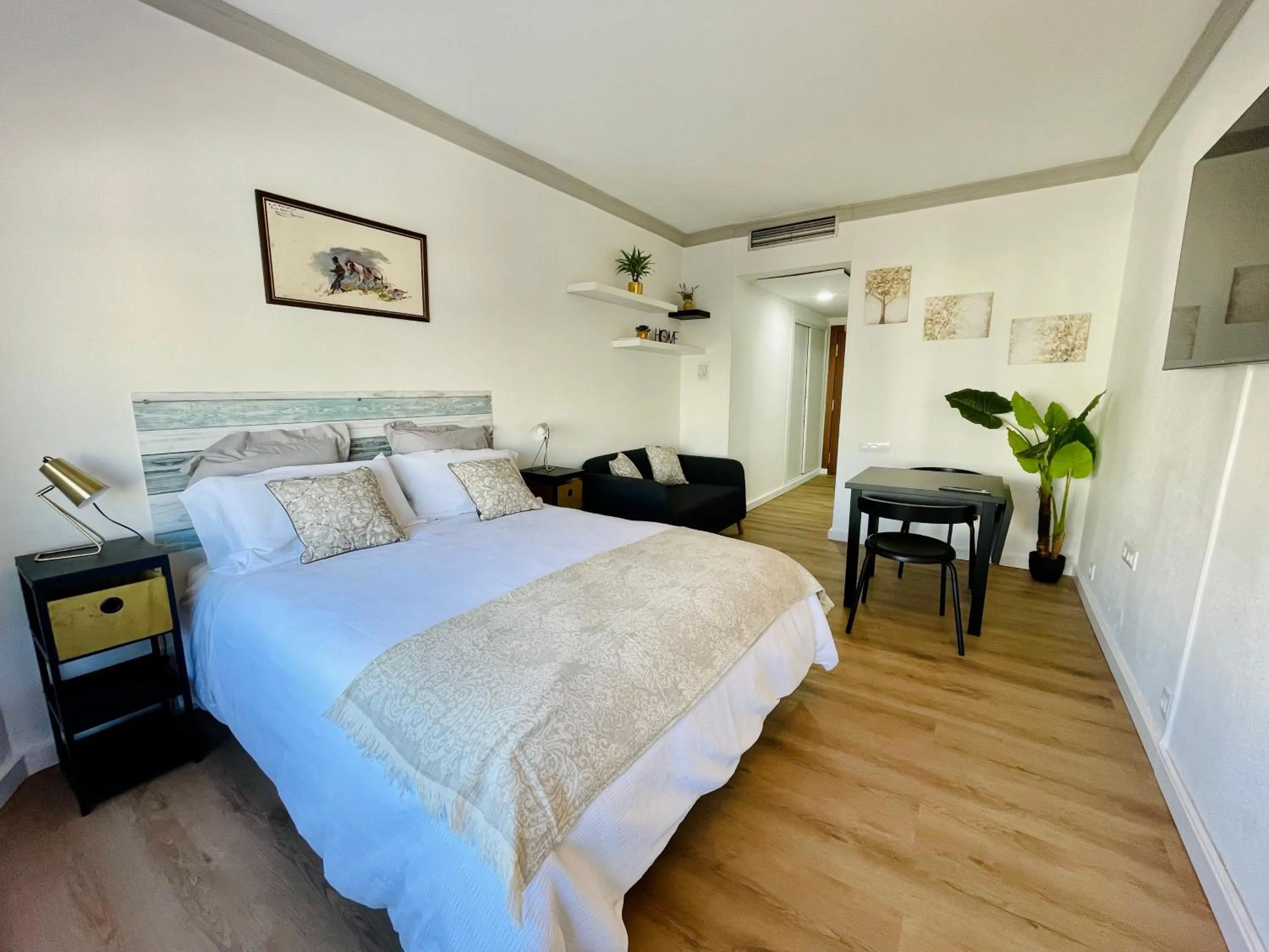 Photo of the whole room, Bed in Home Triana