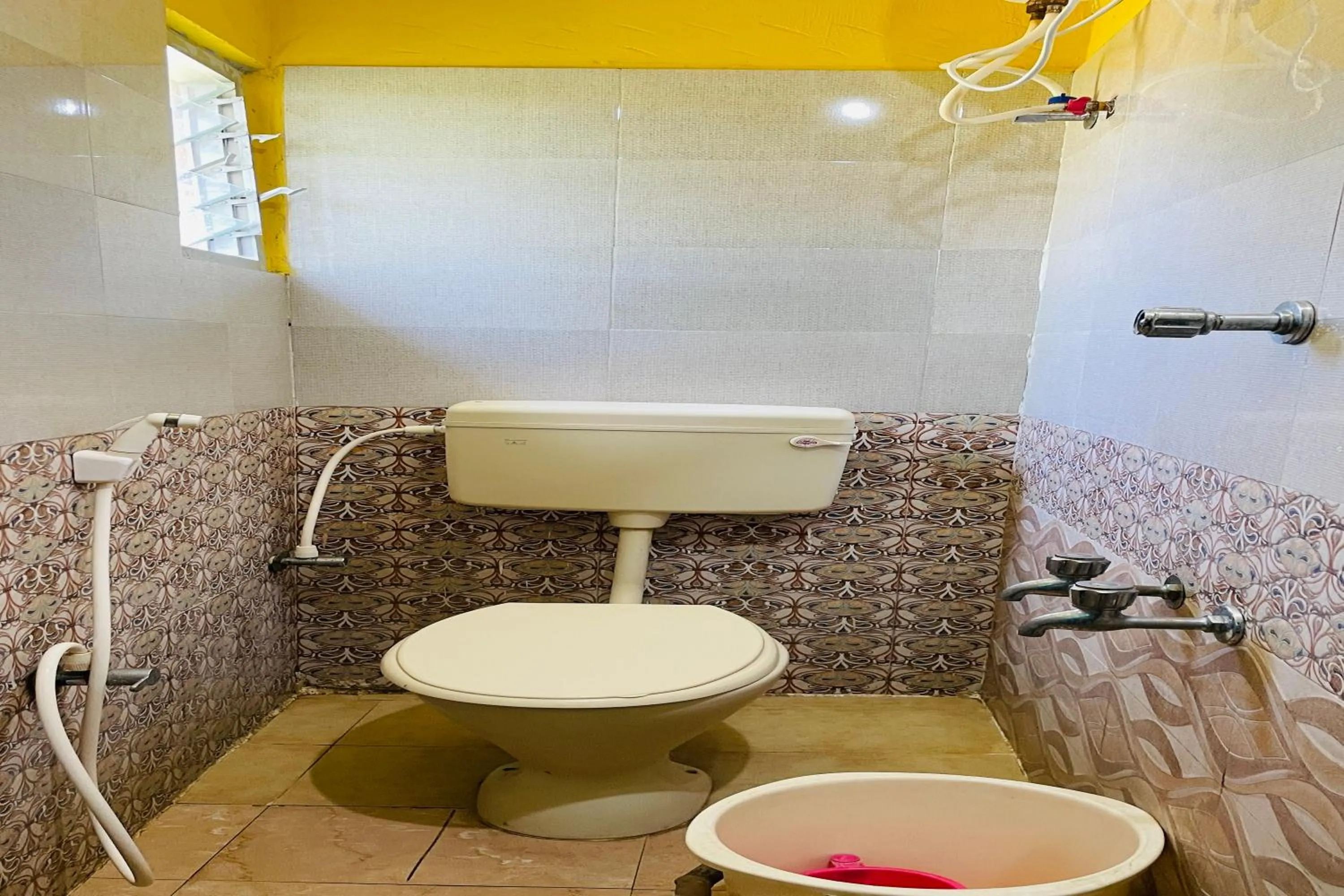 Toilet in Skyry Hotel Iyyapanthangal