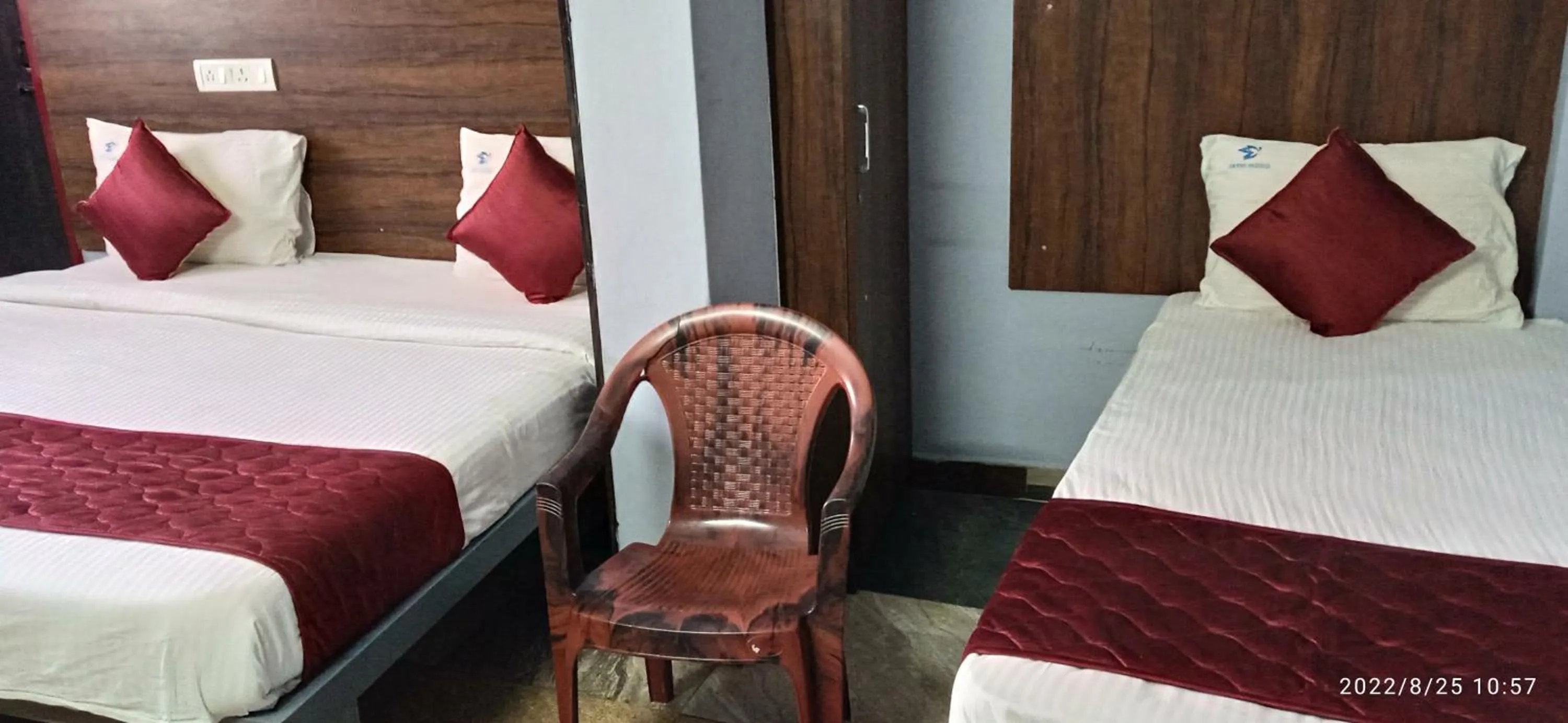 Photo of the whole room in Skyry Hotel Iyyapanthangal