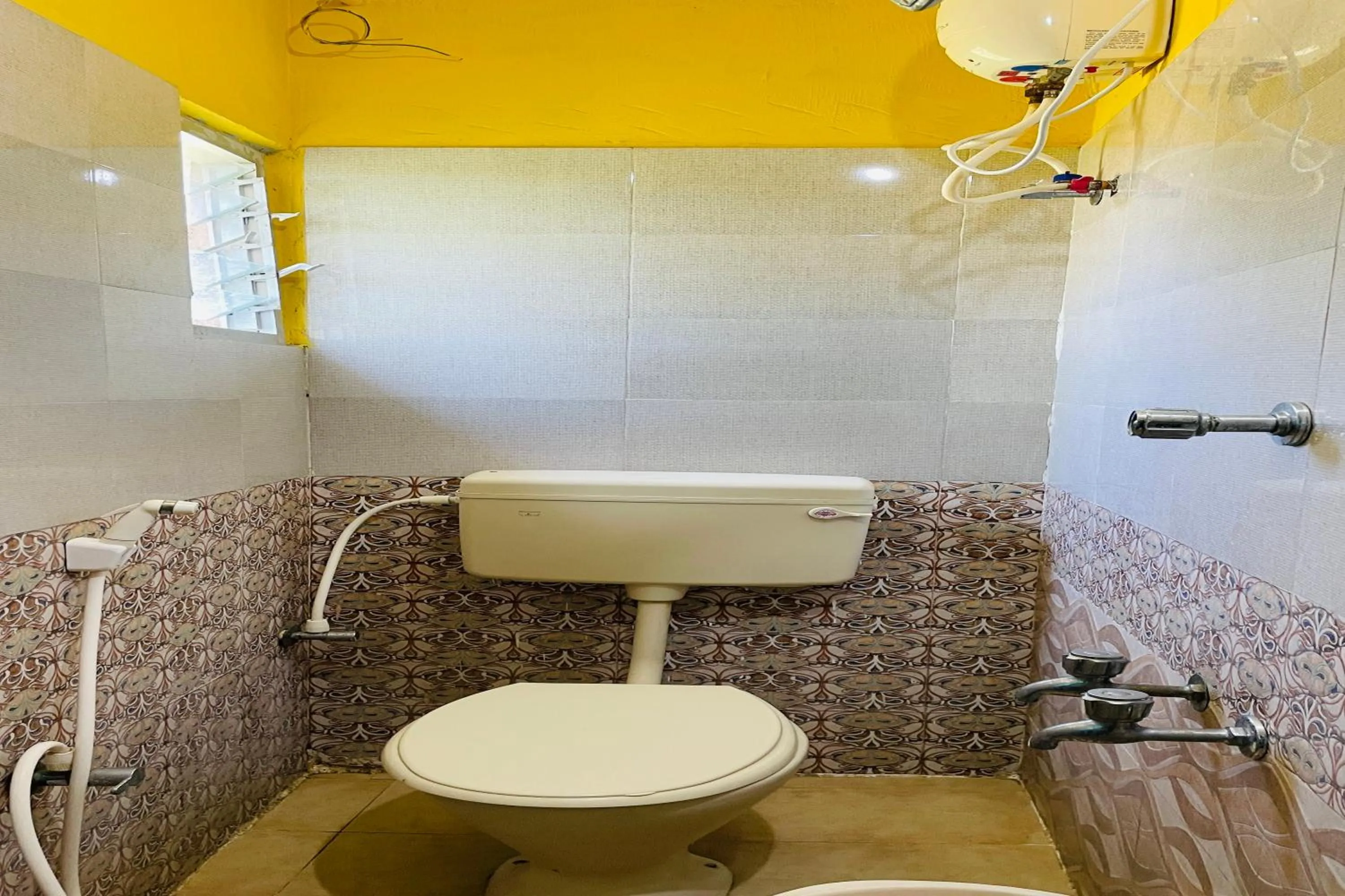 Toilet in Skyry Hotel Iyyapanthangal