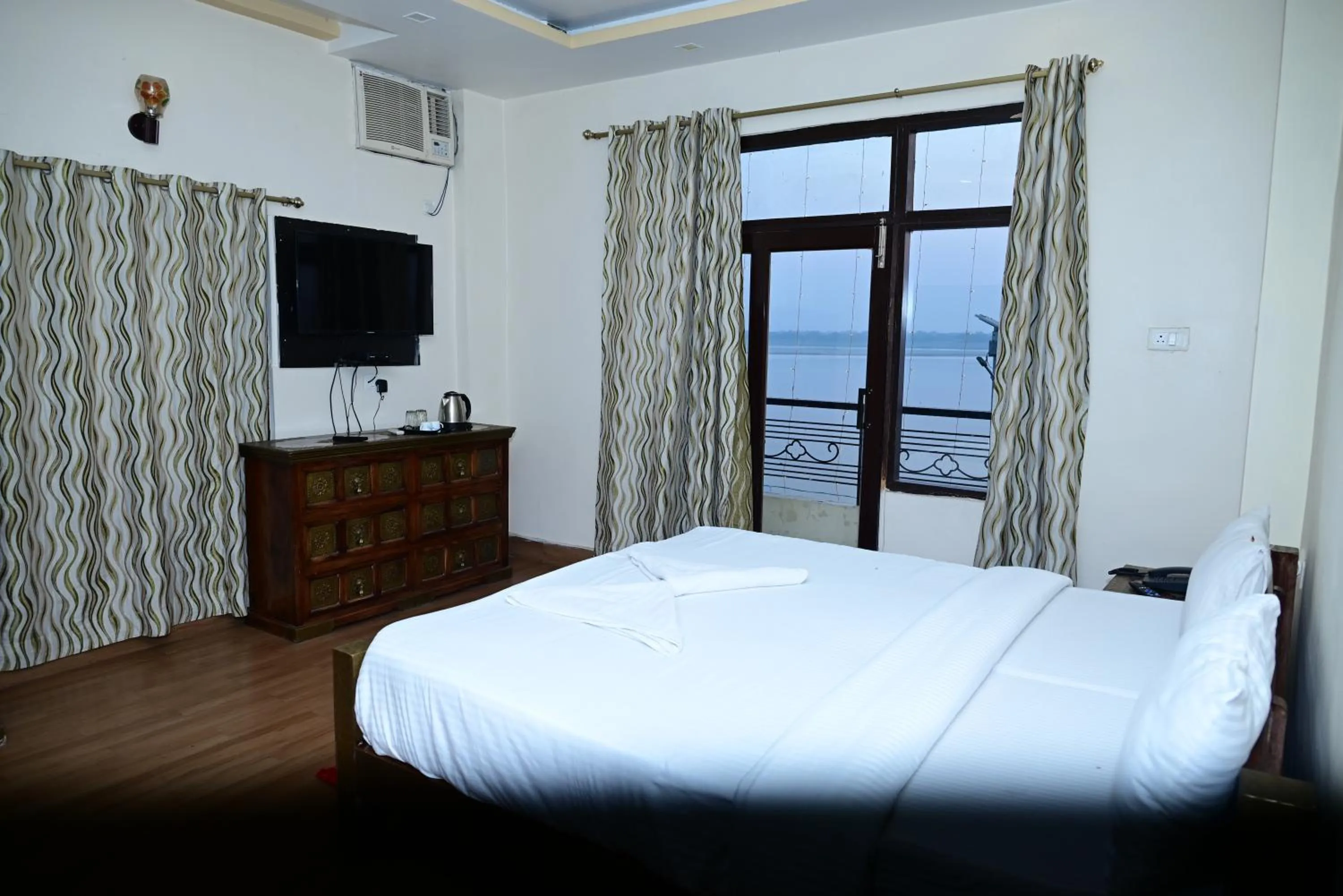 Bed in Ganga Monastery