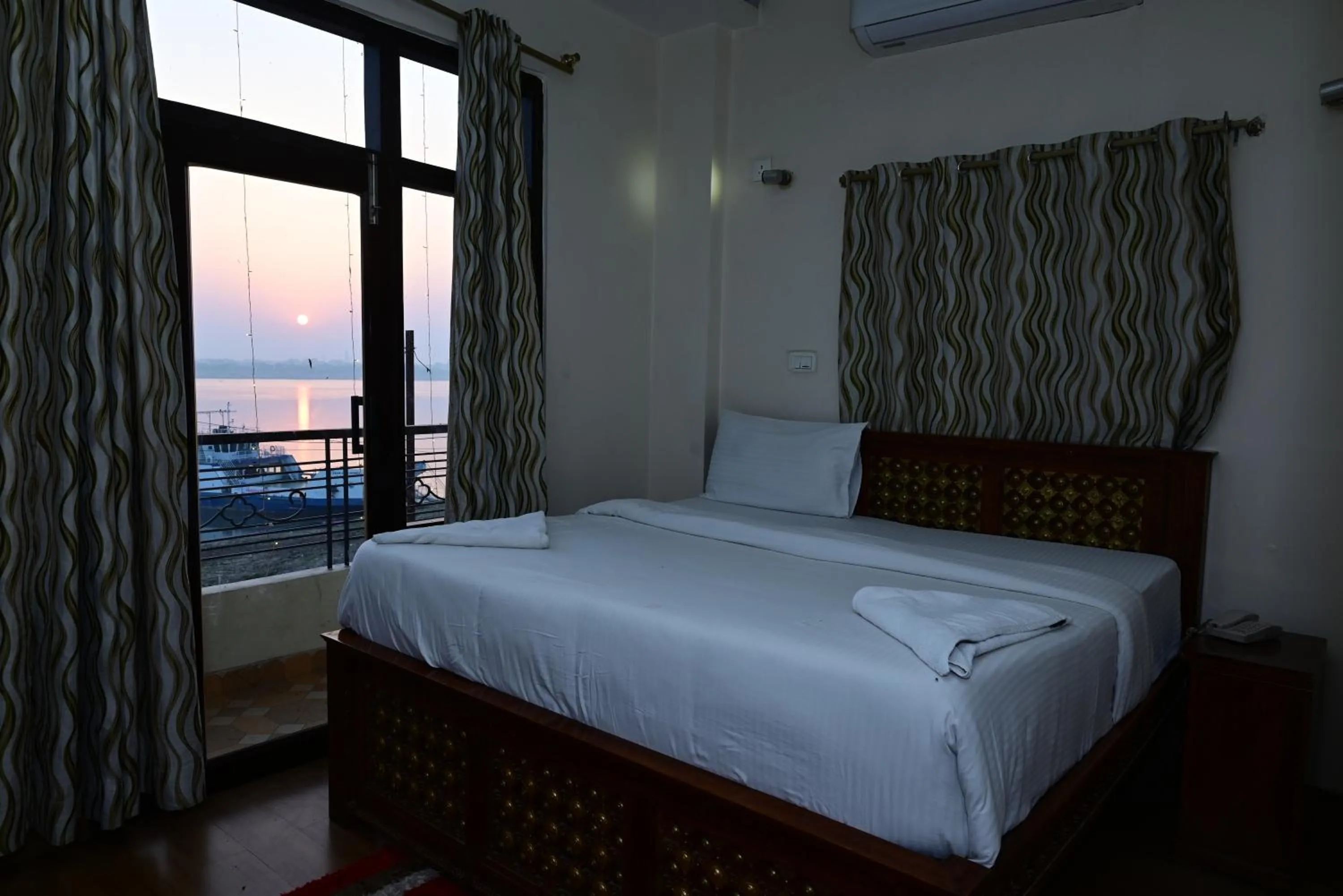 Bed in Ganga Monastery