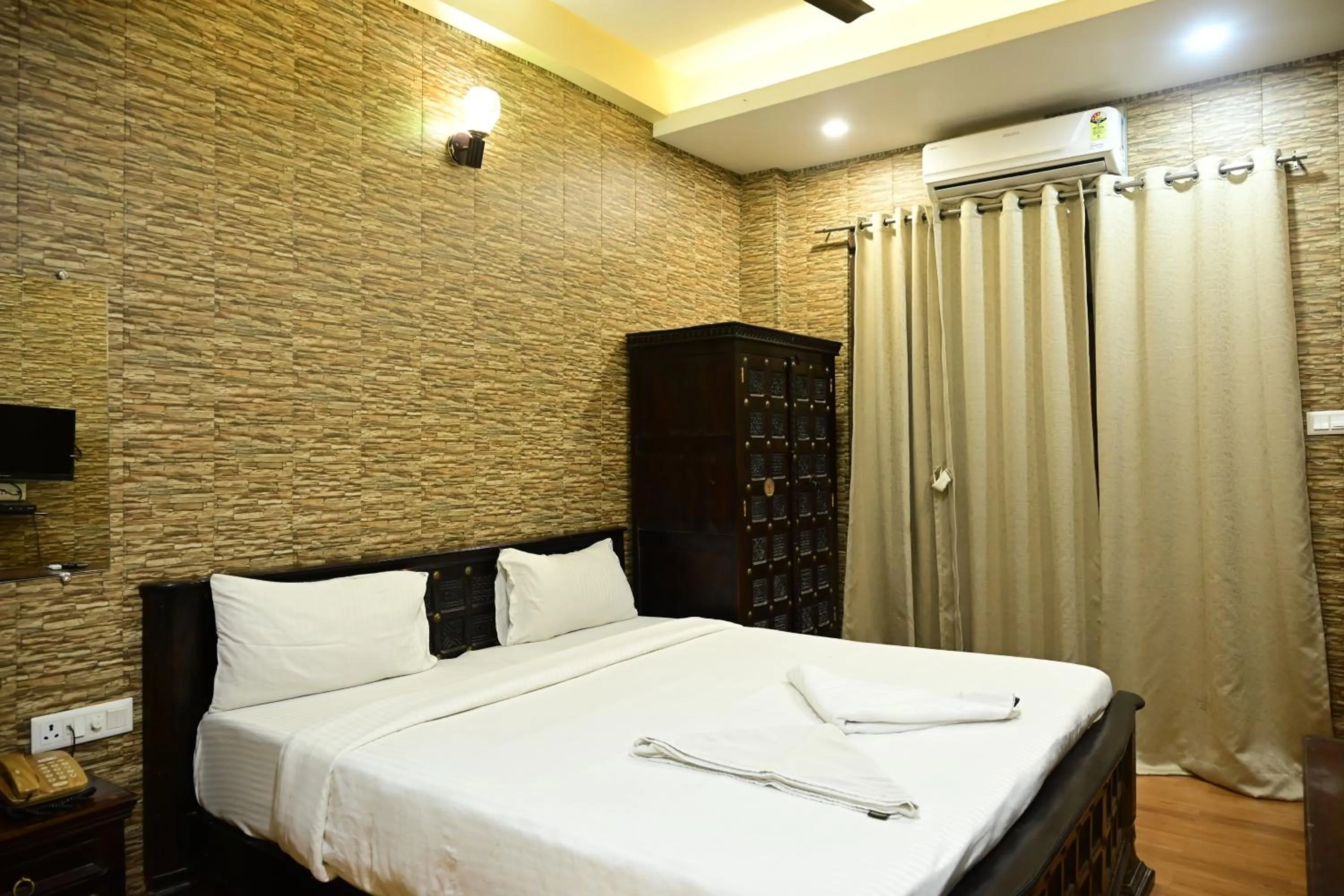 Bed in Ganga Monastery