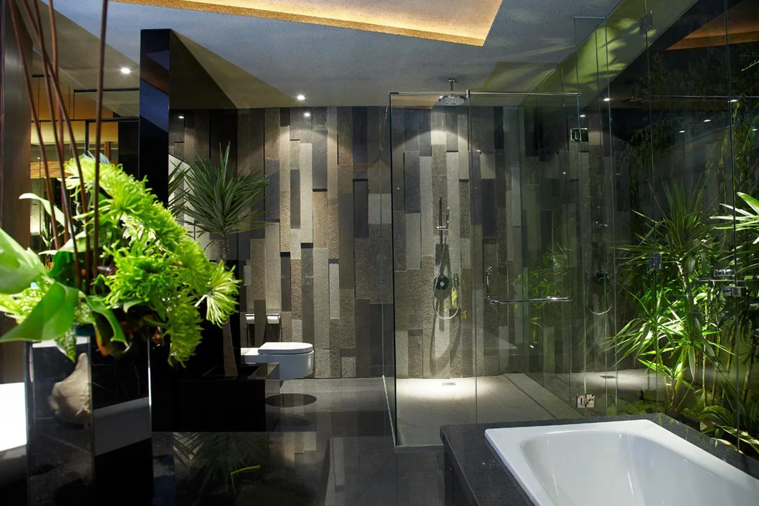 Shower in iVilla by Ekosistem