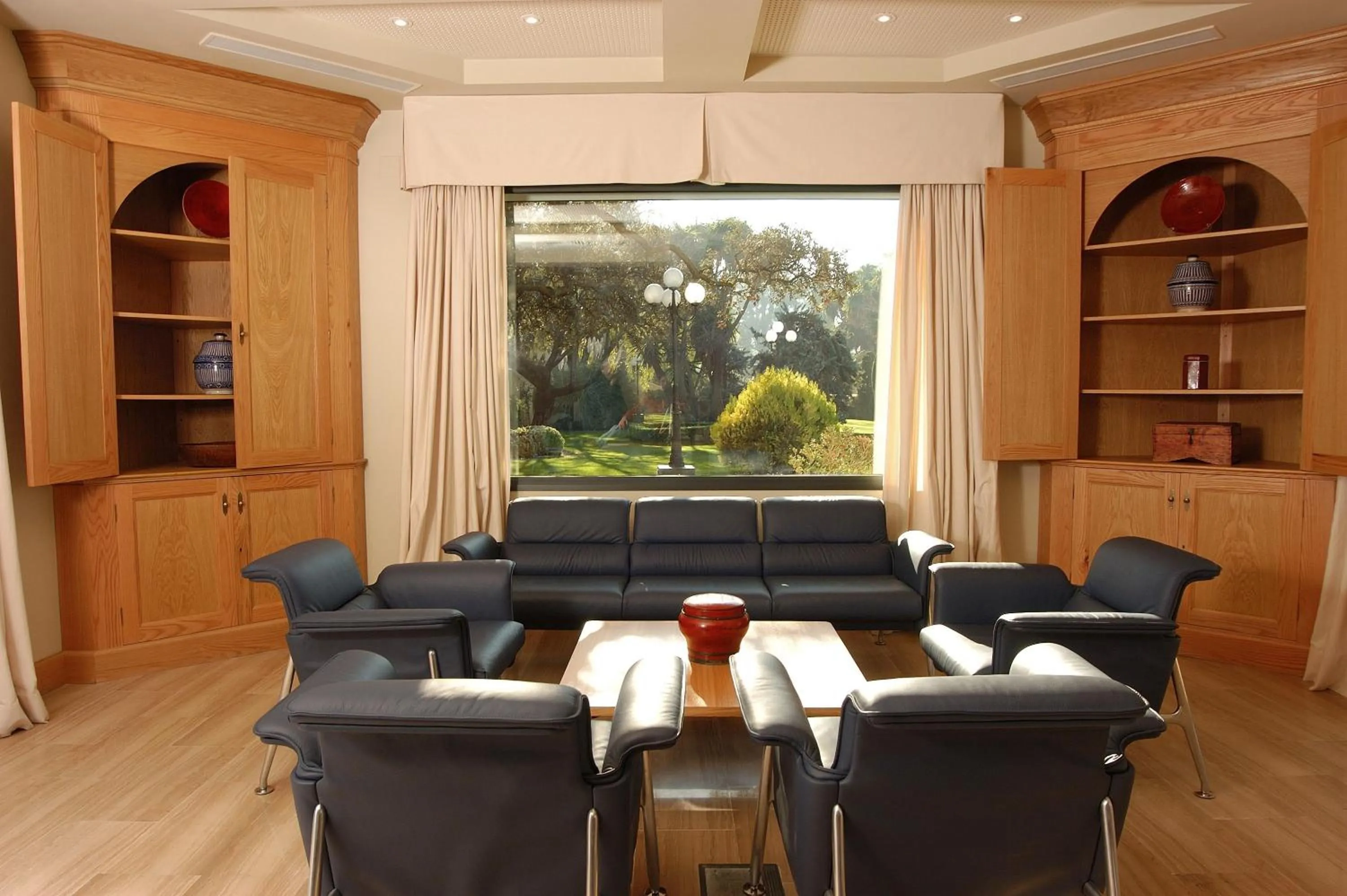 Business facilities in Villa Jerez