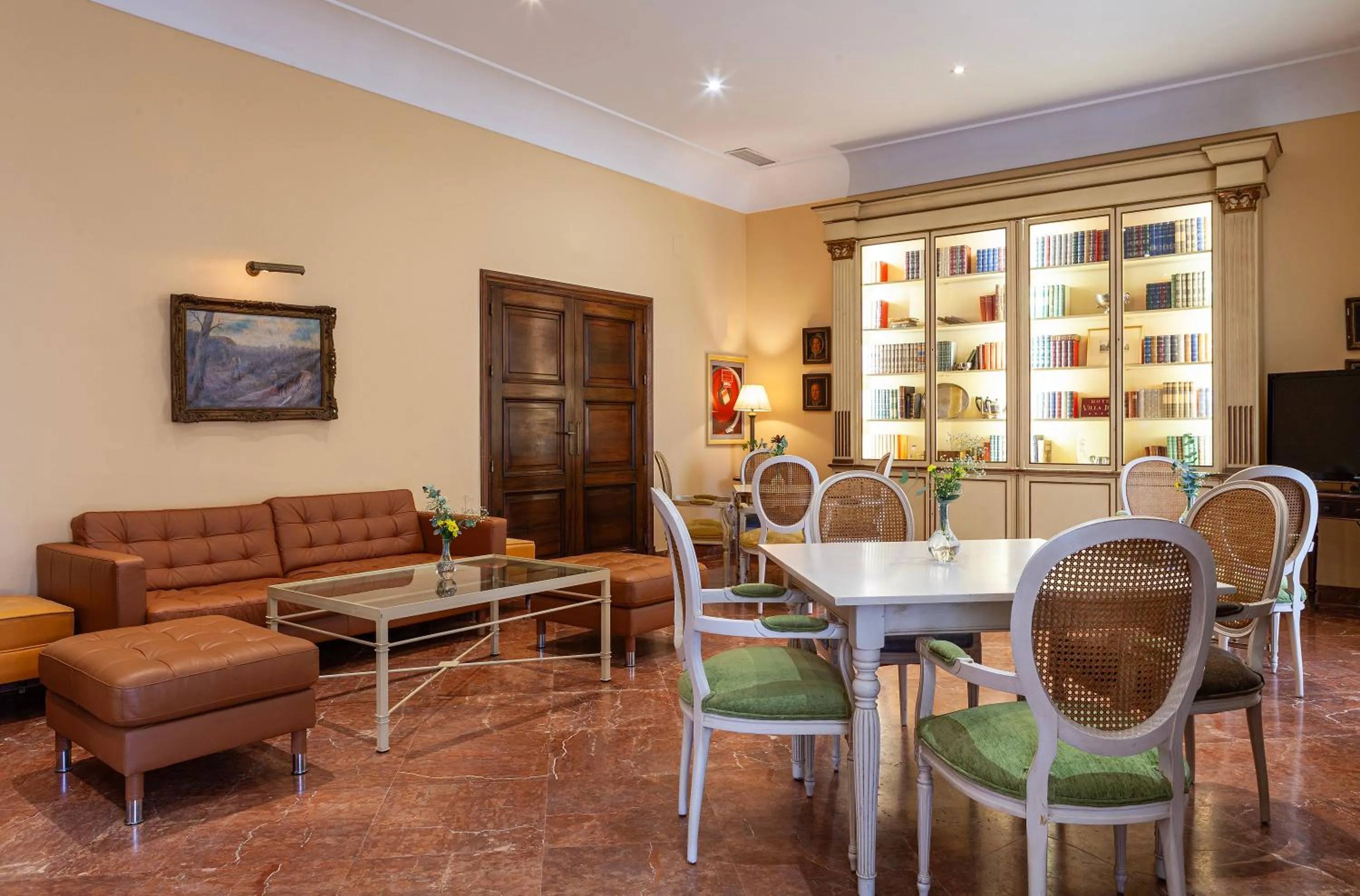 Communal lounge/ TV room in Villa Jerez