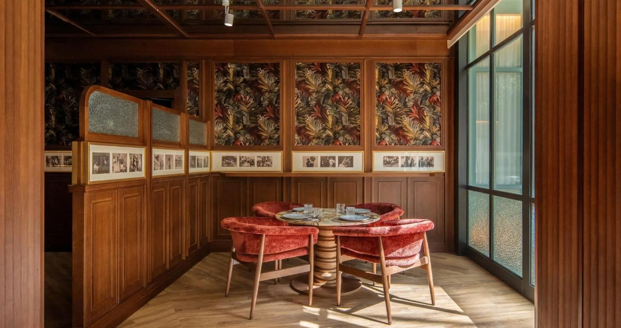 Restaurant/places to eat in Only YOU Hotel Sevilla