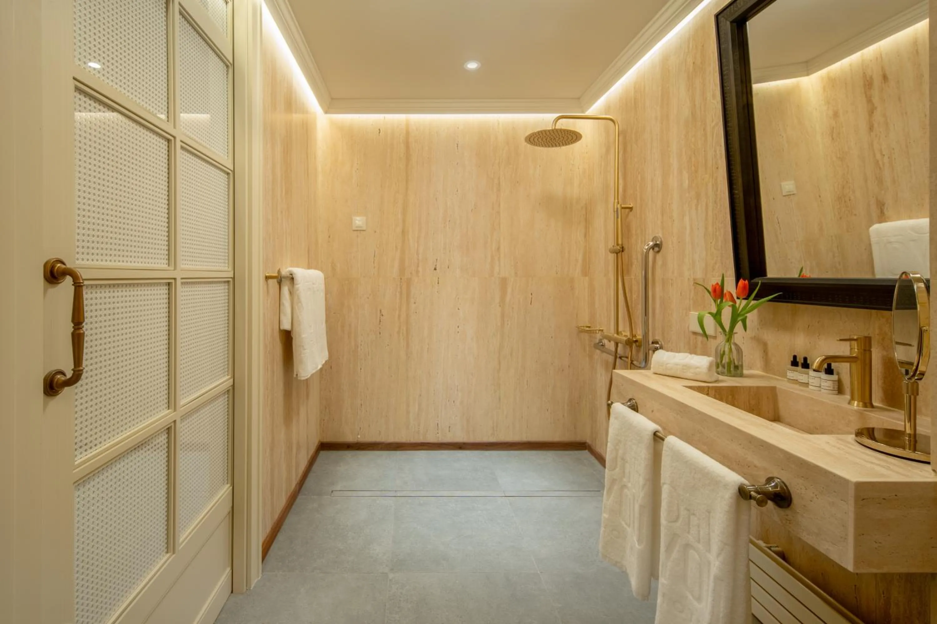 Shower in Only YOU Hotel Sevilla