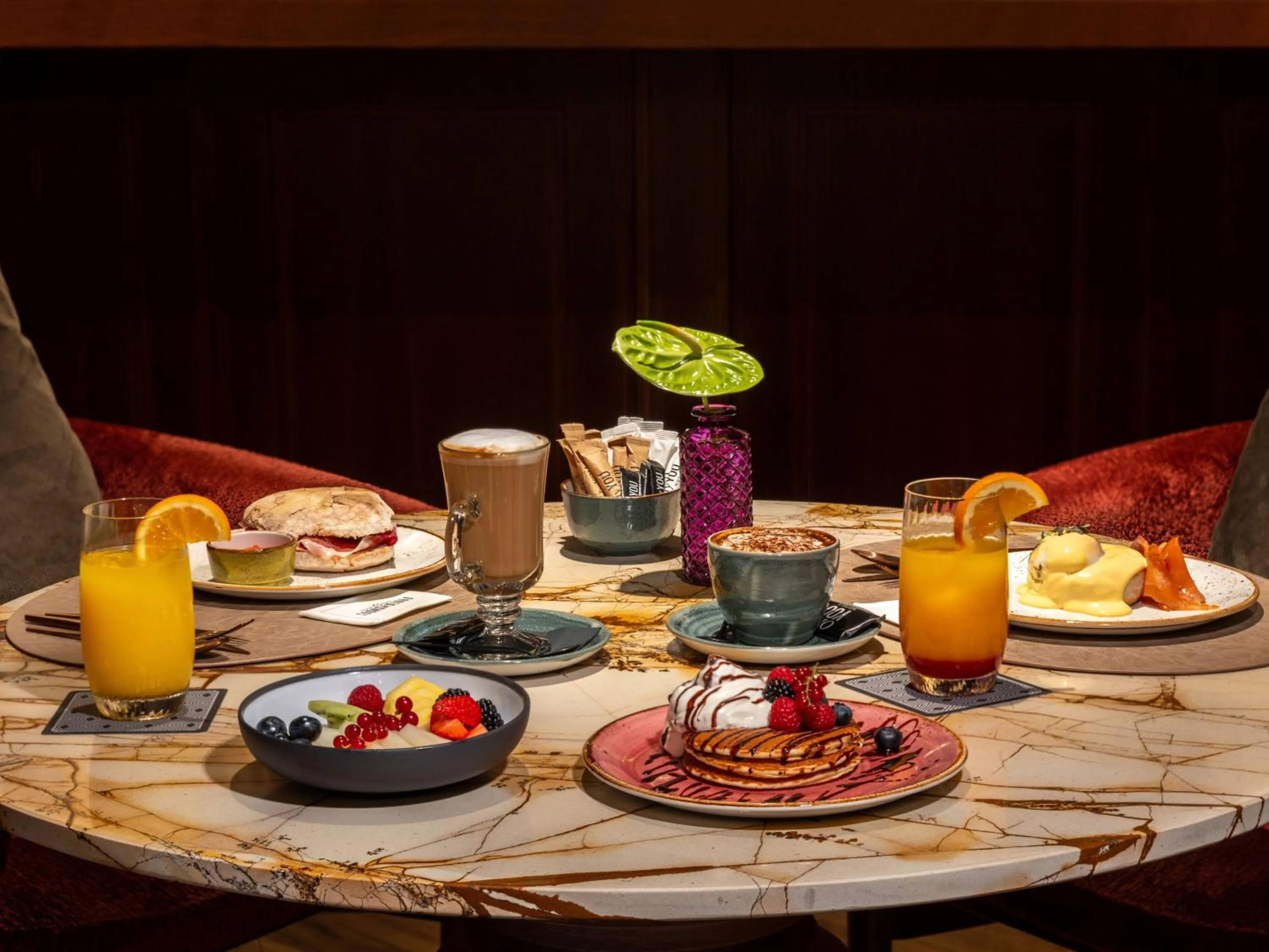 Restaurant/places to eat in Only YOU Hotel Sevilla