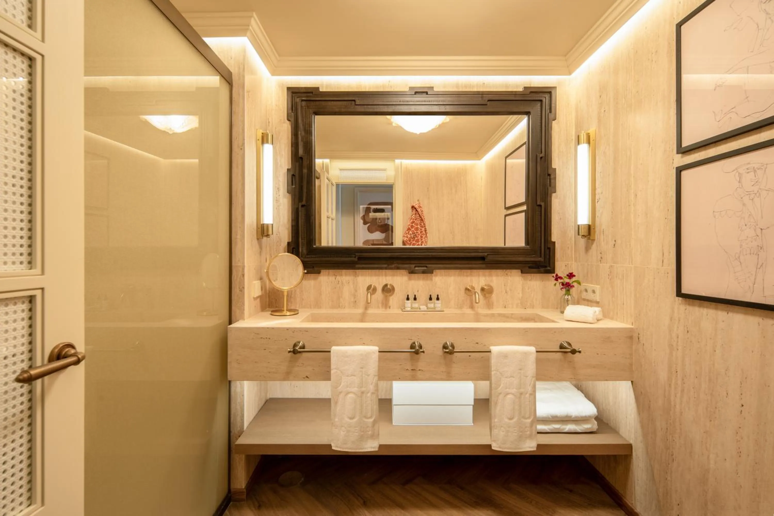 Shower in Only YOU Hotel Sevilla