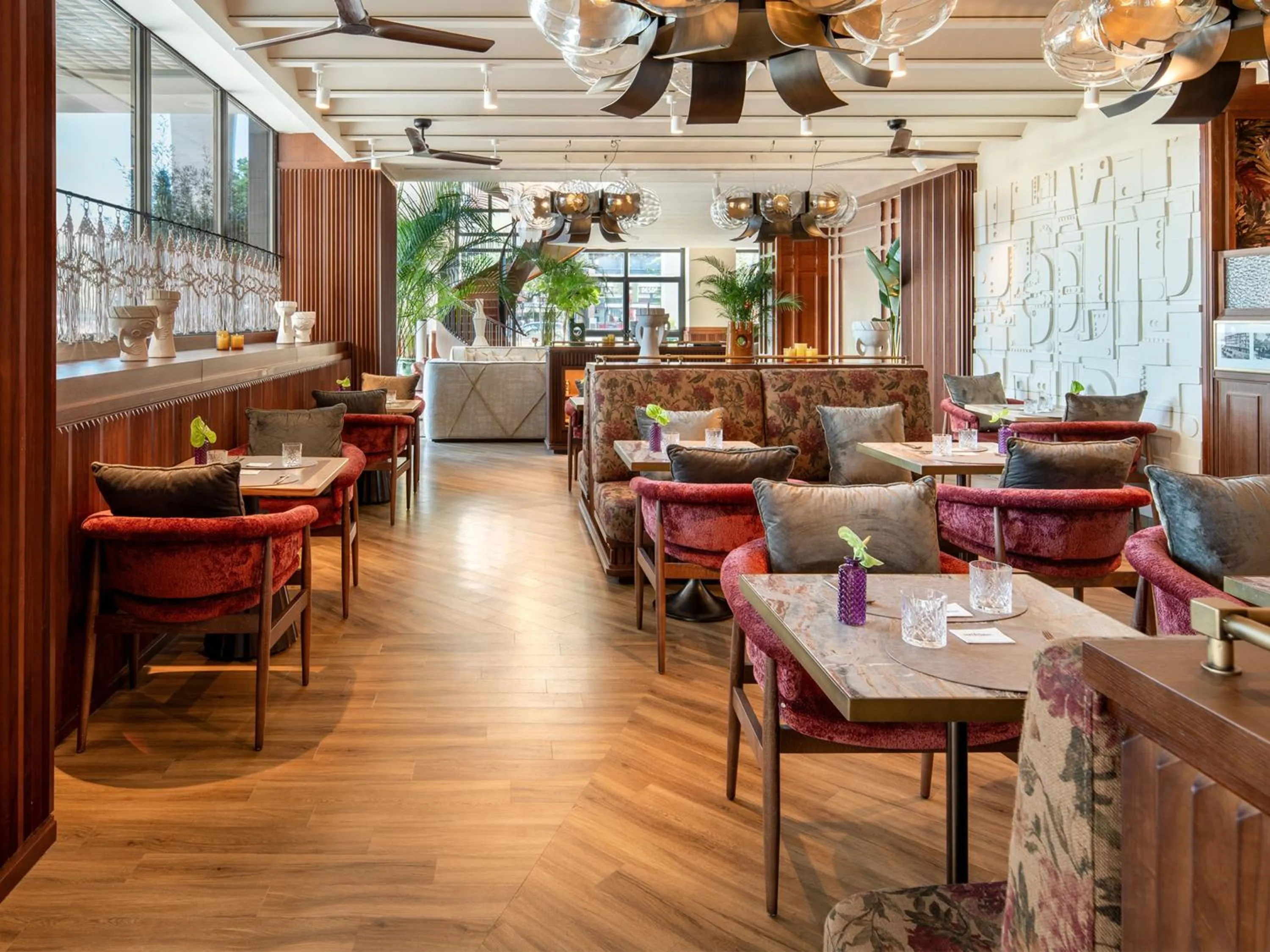 Restaurant/places to eat in Only YOU Hotel Sevilla