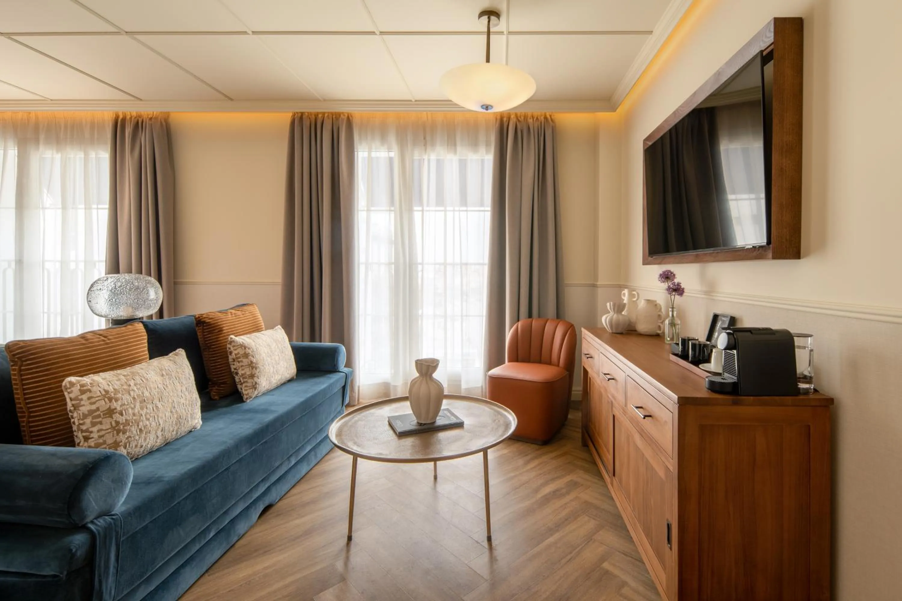 Coffee/tea facilities, Seating Area in Ayre Hotel Sevilla