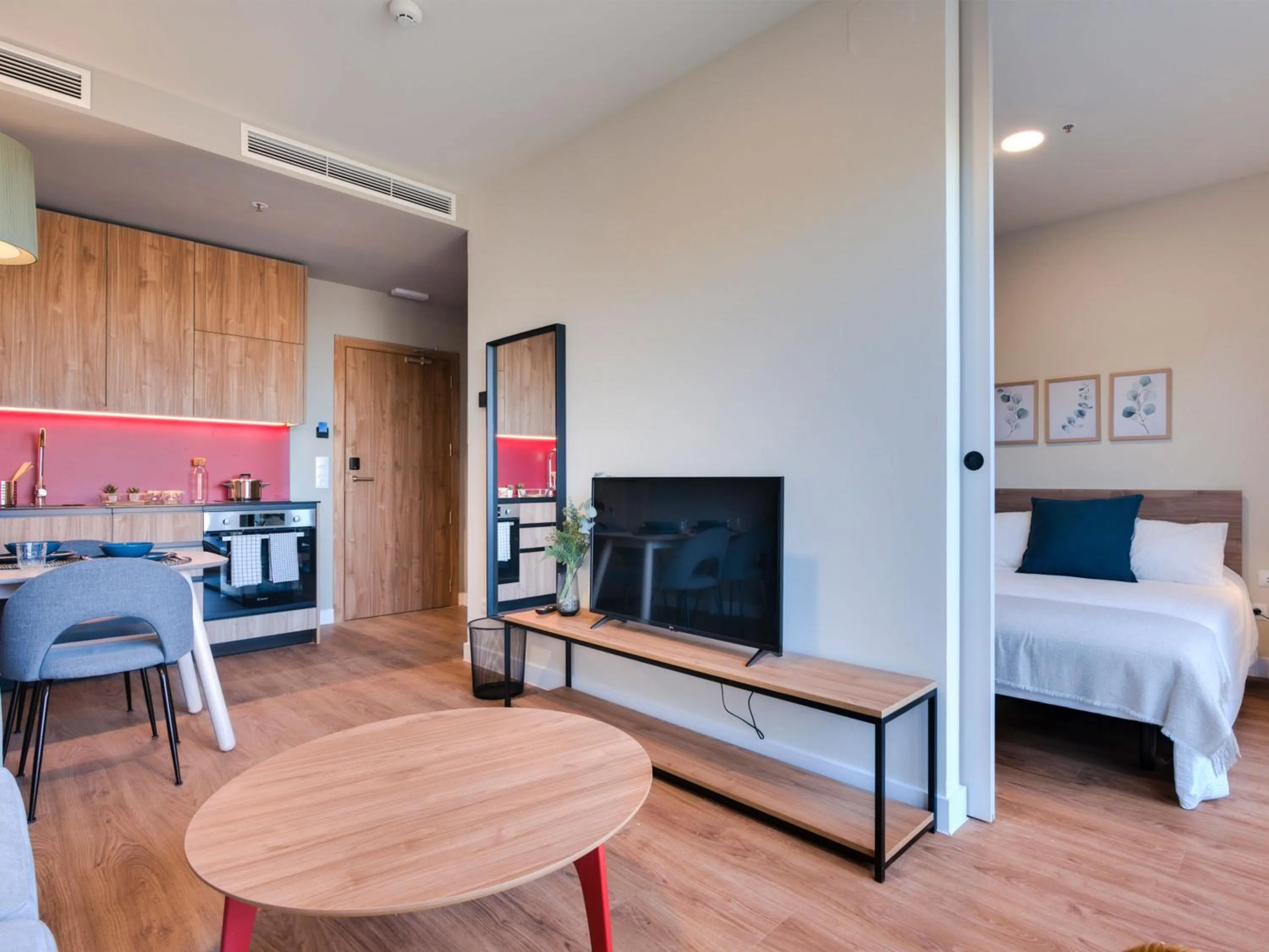 TV and multimedia, Bed in Livensa Living Studios Madrid Alcobendas