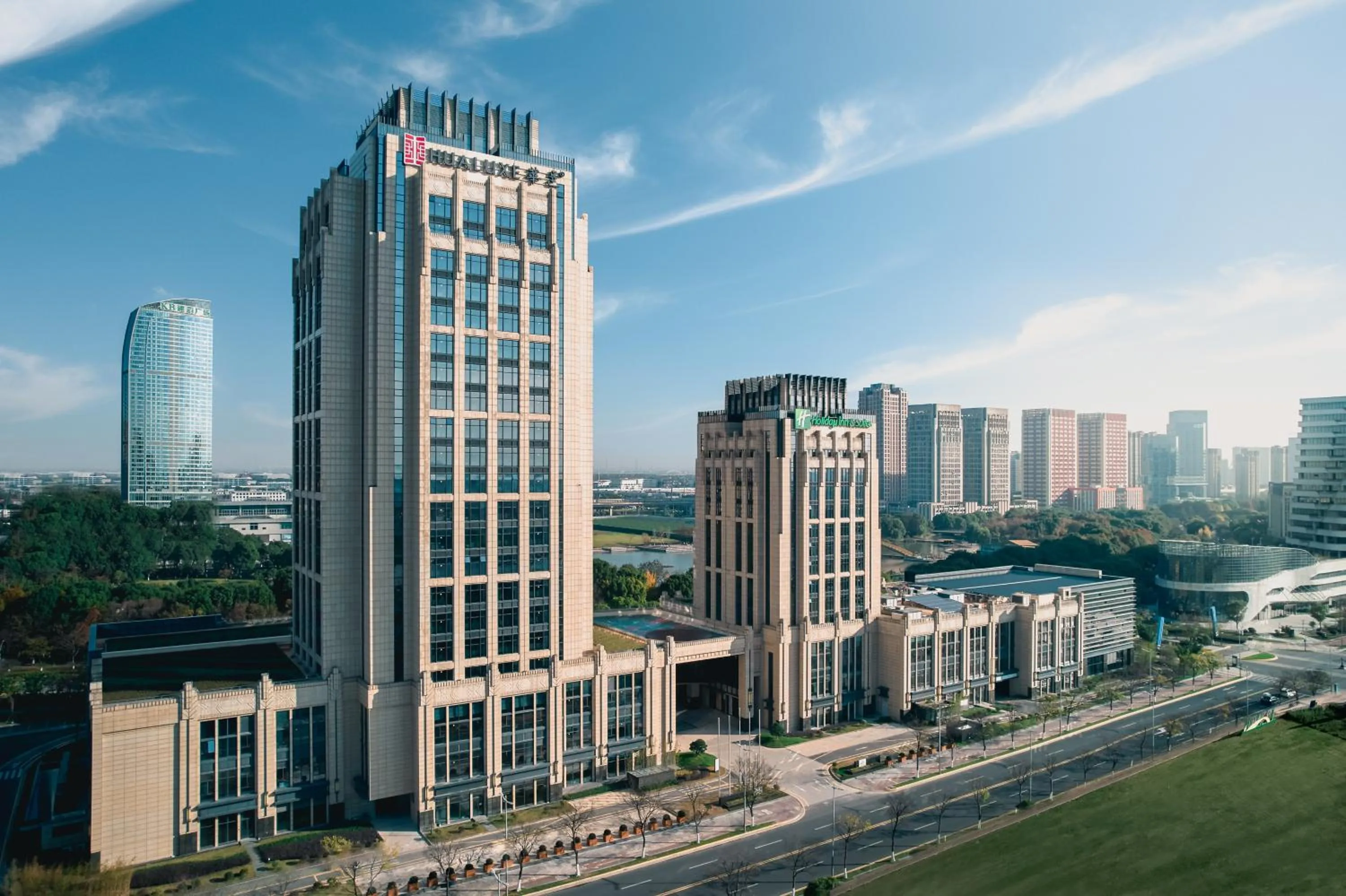 Property building in HUALUXE Kunshan Huaqiao, an IHG Hotel