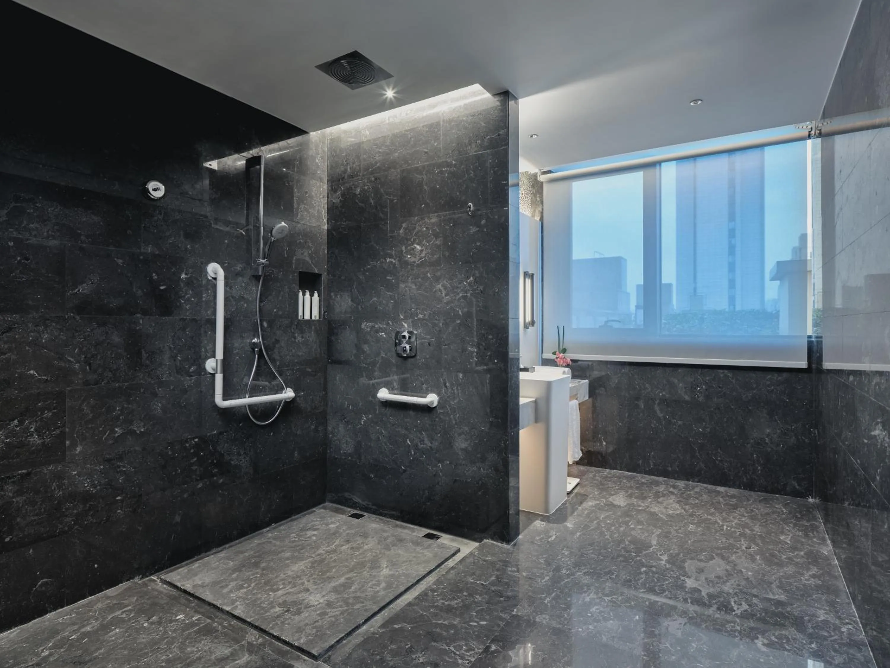 Bathroom in HUALUXE Kunshan Huaqiao, an IHG Hotel