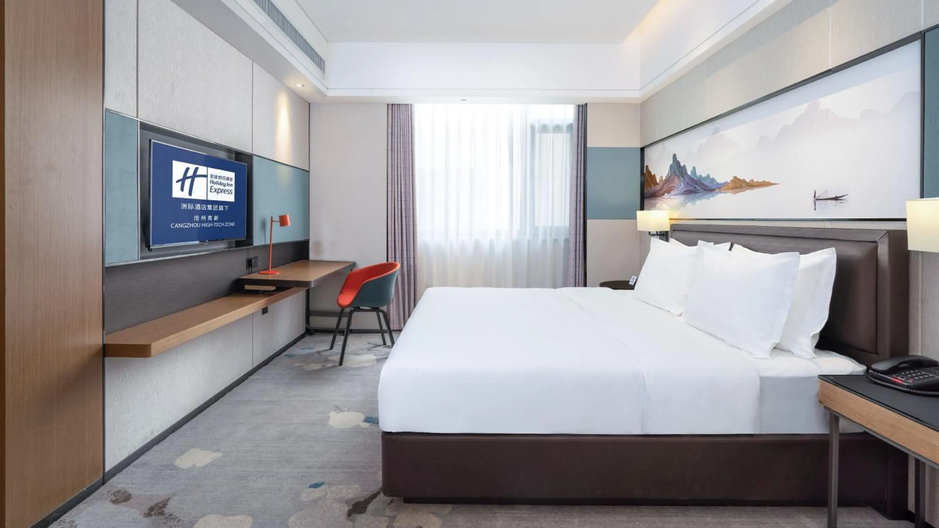 Photo of the whole room, Bed in Holiday Inn Express Cangzhou High-Tech Zone by IHG