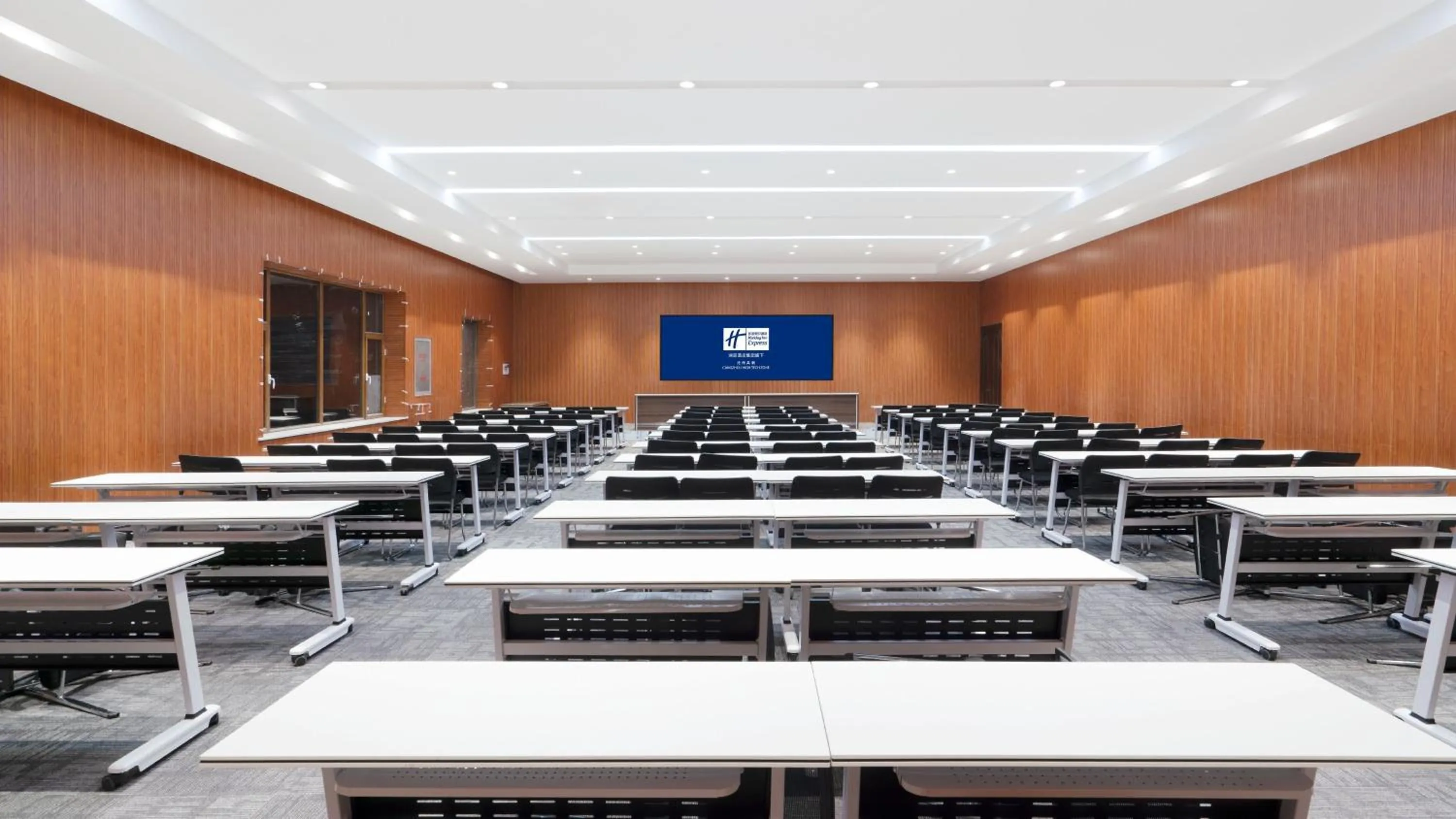 Meeting/conference room in Holiday Inn Express Cangzhou High-Tech Zone by IHG