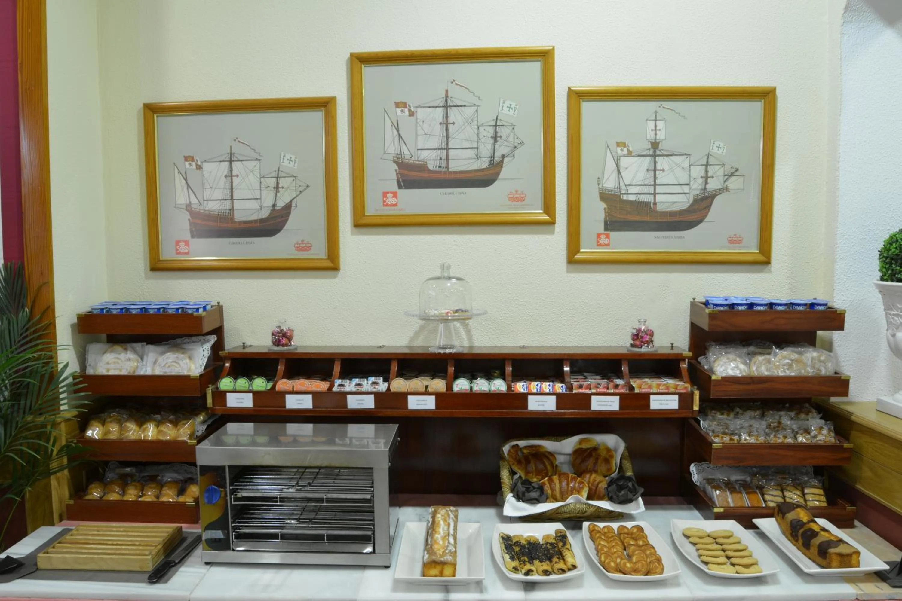 Buffet breakfast in Hotel Regio 2