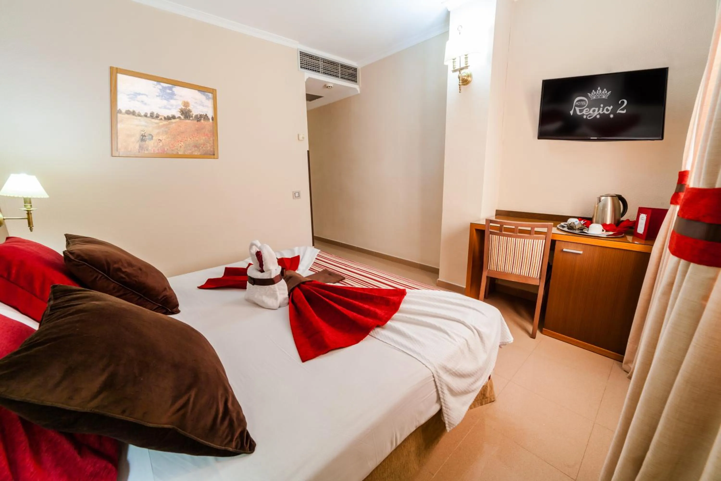 Photo of the whole room, Bed in Hotel Regio 2