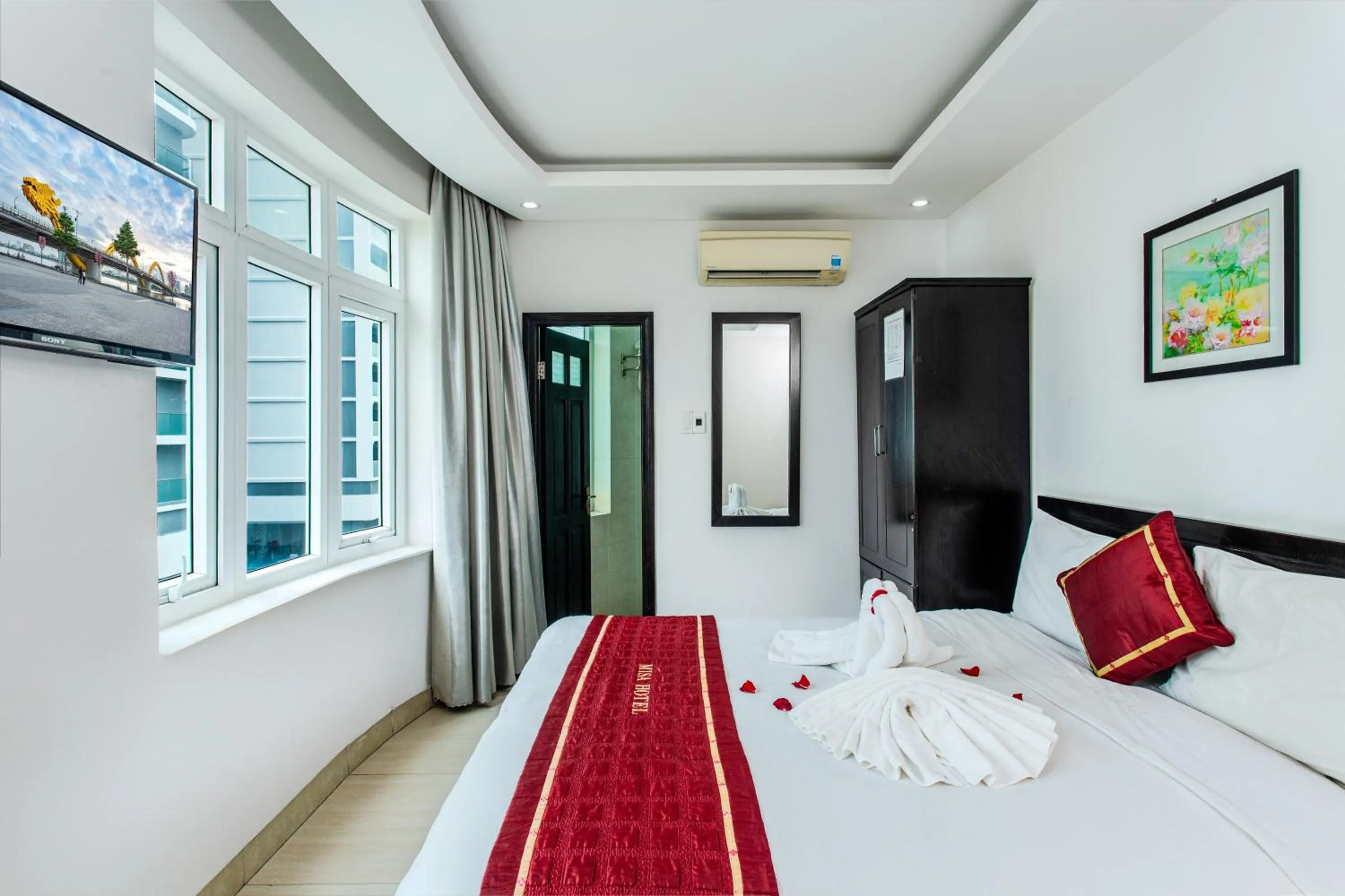 View (from property/room), Bed in Misa Hotel Da Nang