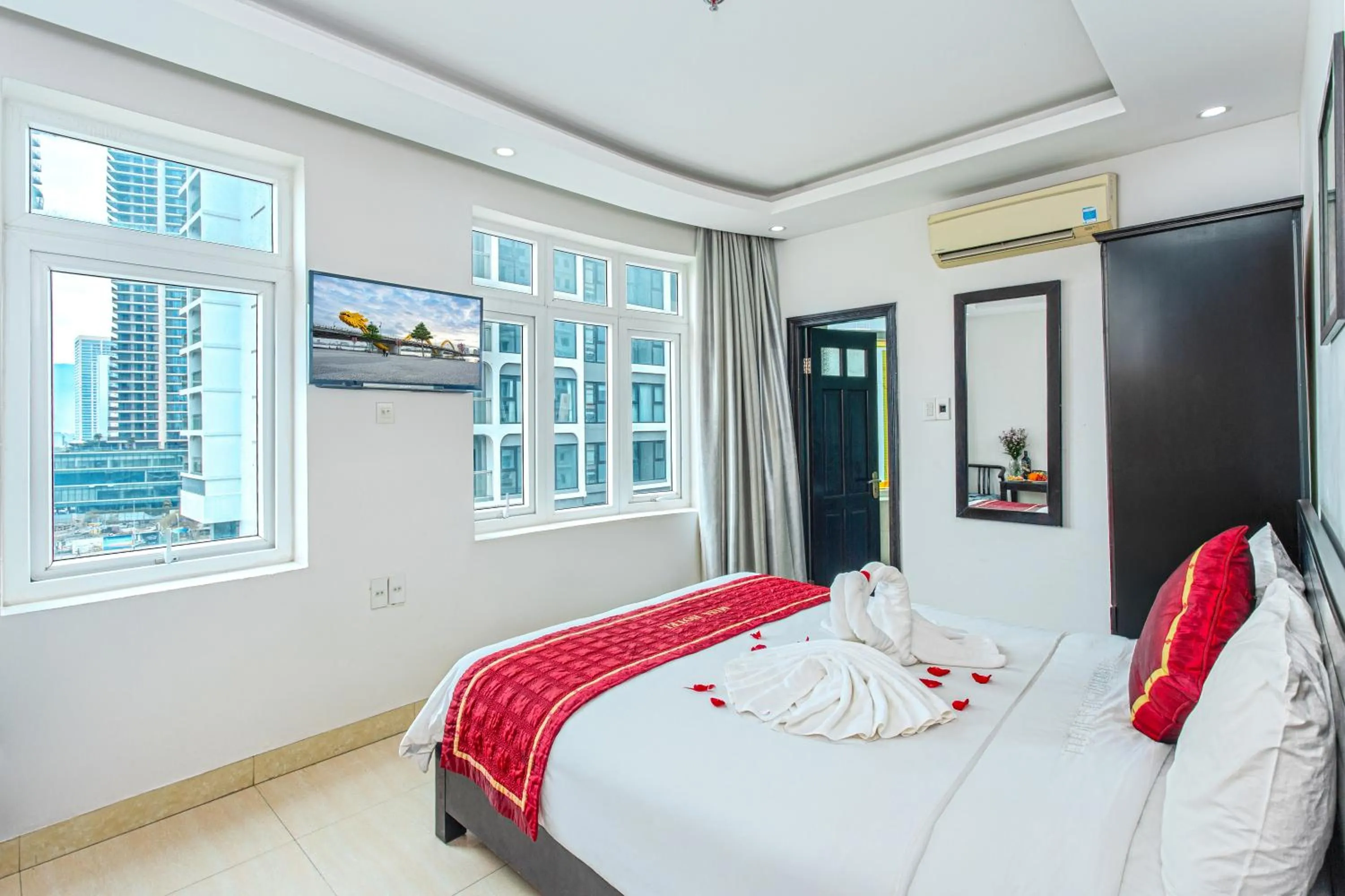 View (from property/room), Bed in Misa Hotel Da Nang
