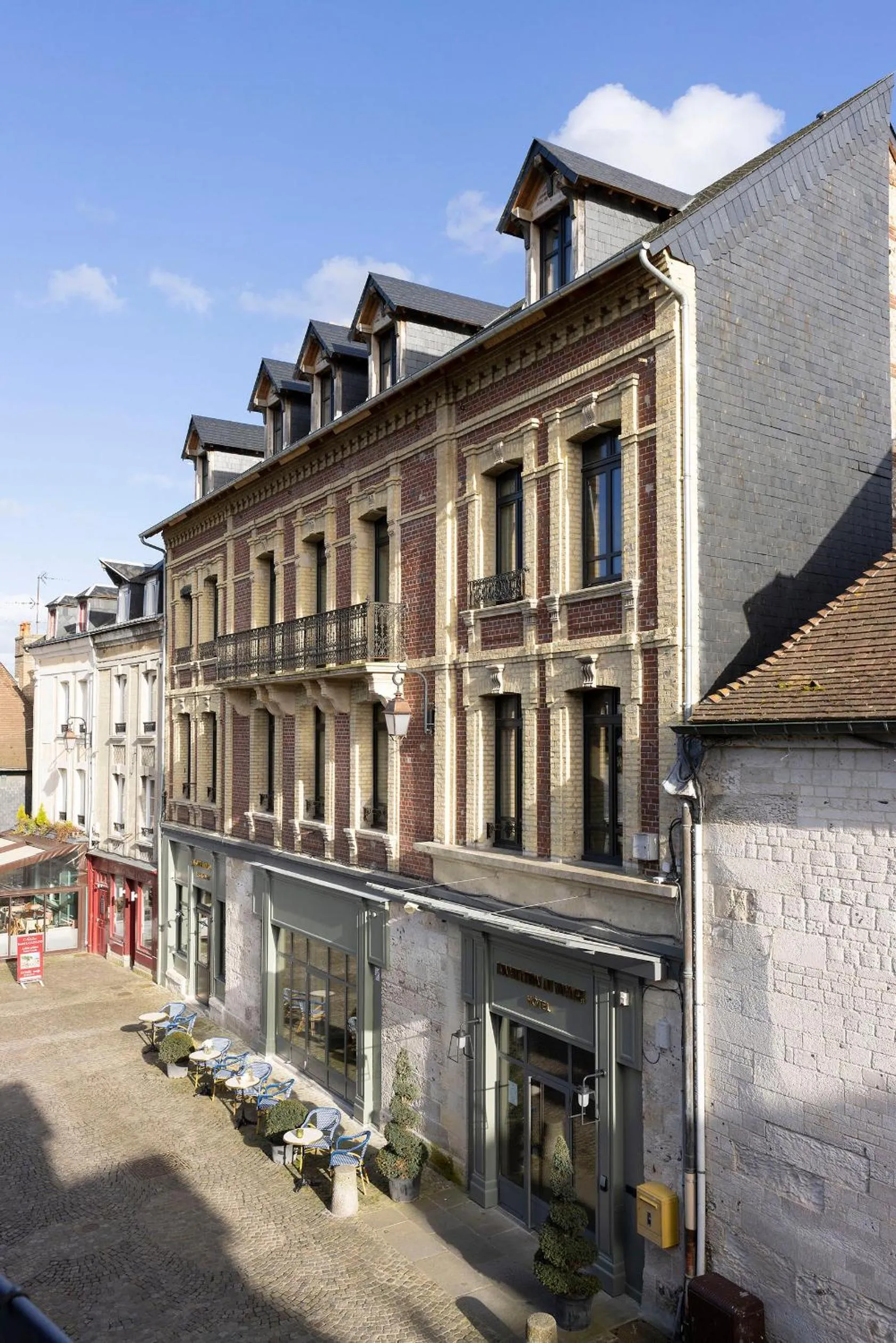 Property building in L'INVITATION AU VOYAGE - Hôtel & Spa