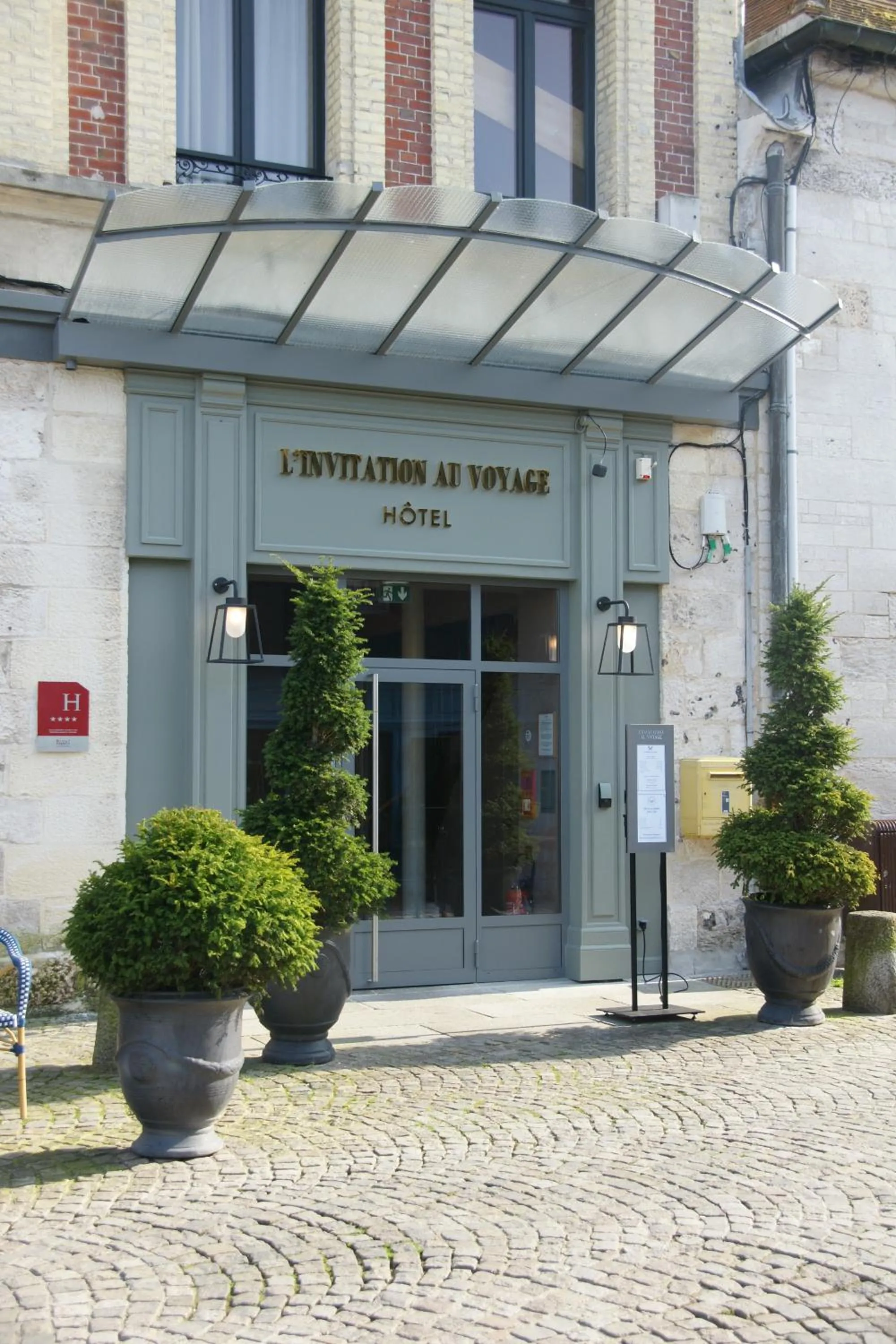 Facade/entrance in L'INVITATION AU VOYAGE - Hôtel & Spa