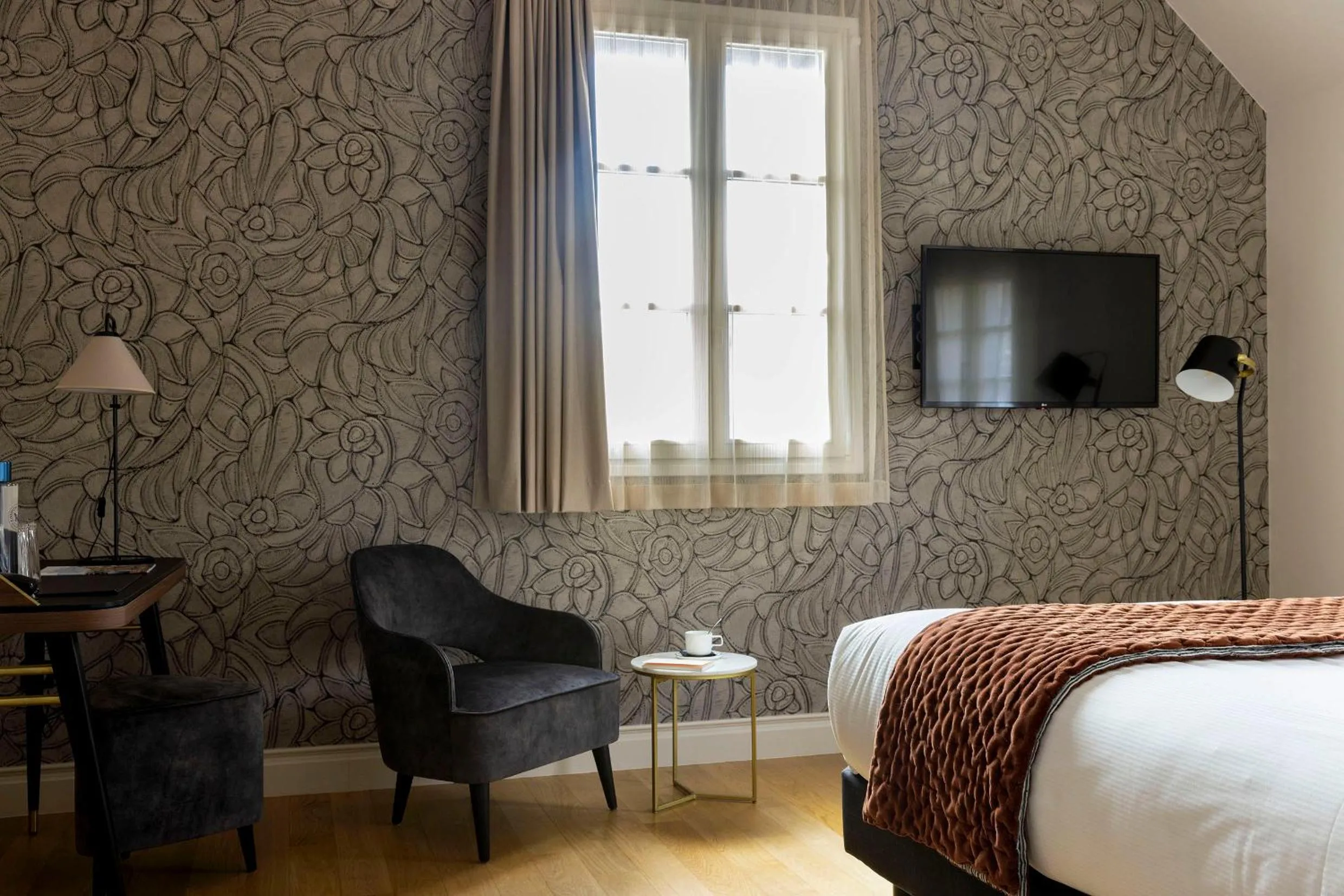 Photo of the whole room, Bed in L'INVITATION AU VOYAGE - Hôtel & Spa