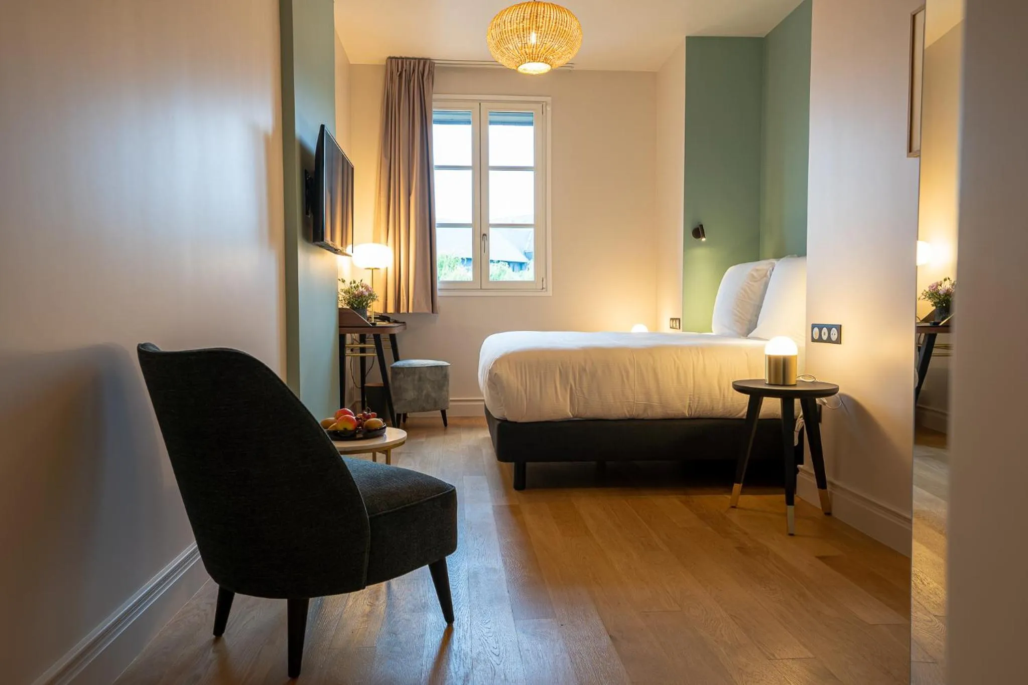 Bed in L'INVITATION AU VOYAGE - Hôtel & Spa