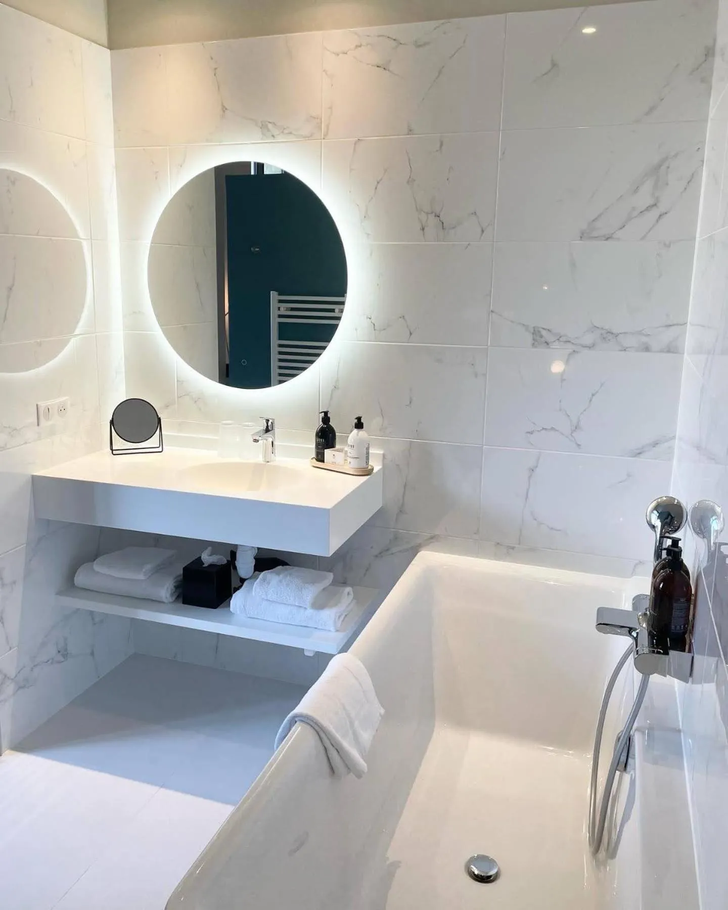 Bathroom in L'INVITATION AU VOYAGE - Hôtel & Spa