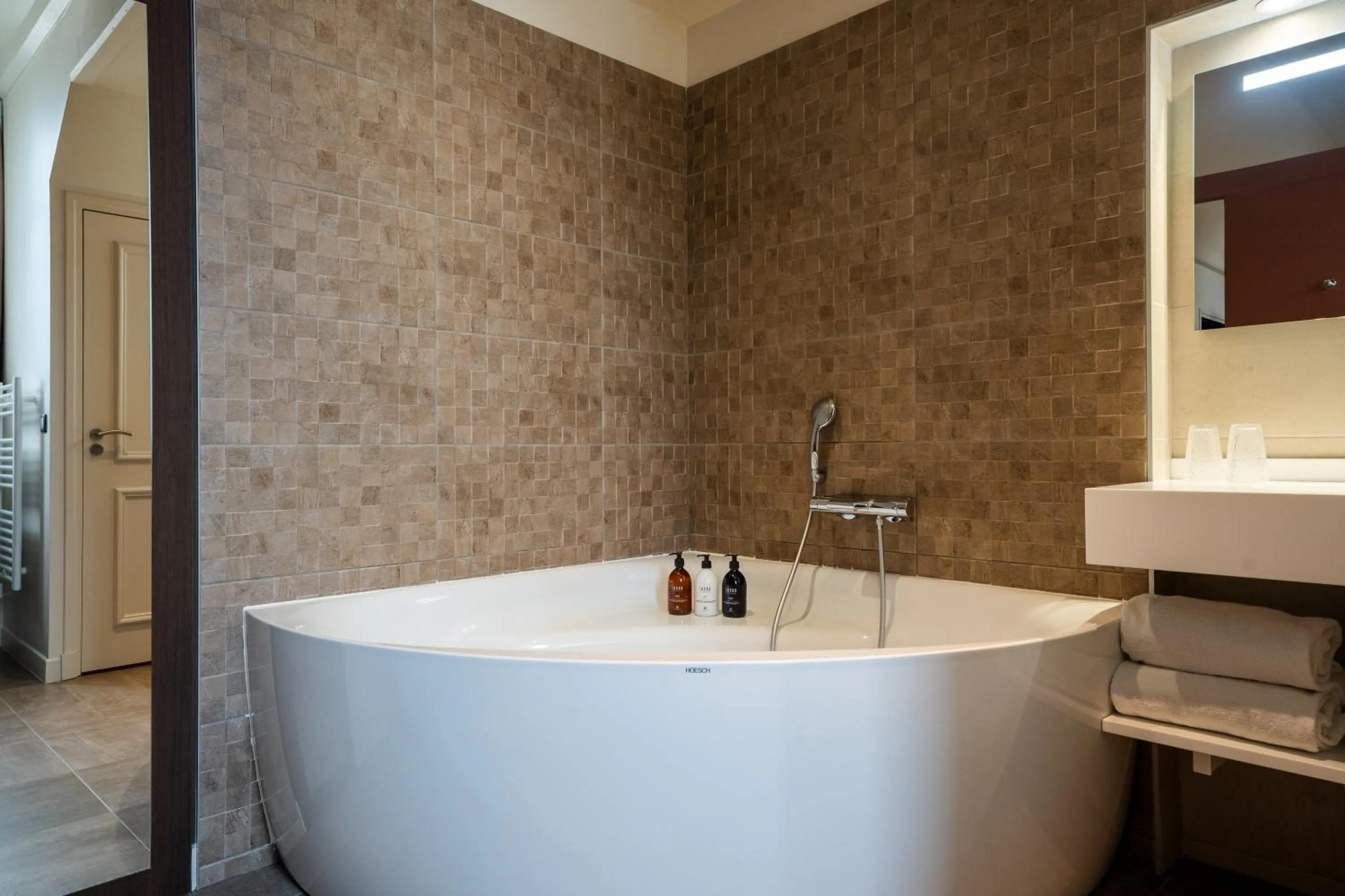 L'INVITATION AU VOYAGE - Hôtel & Spa