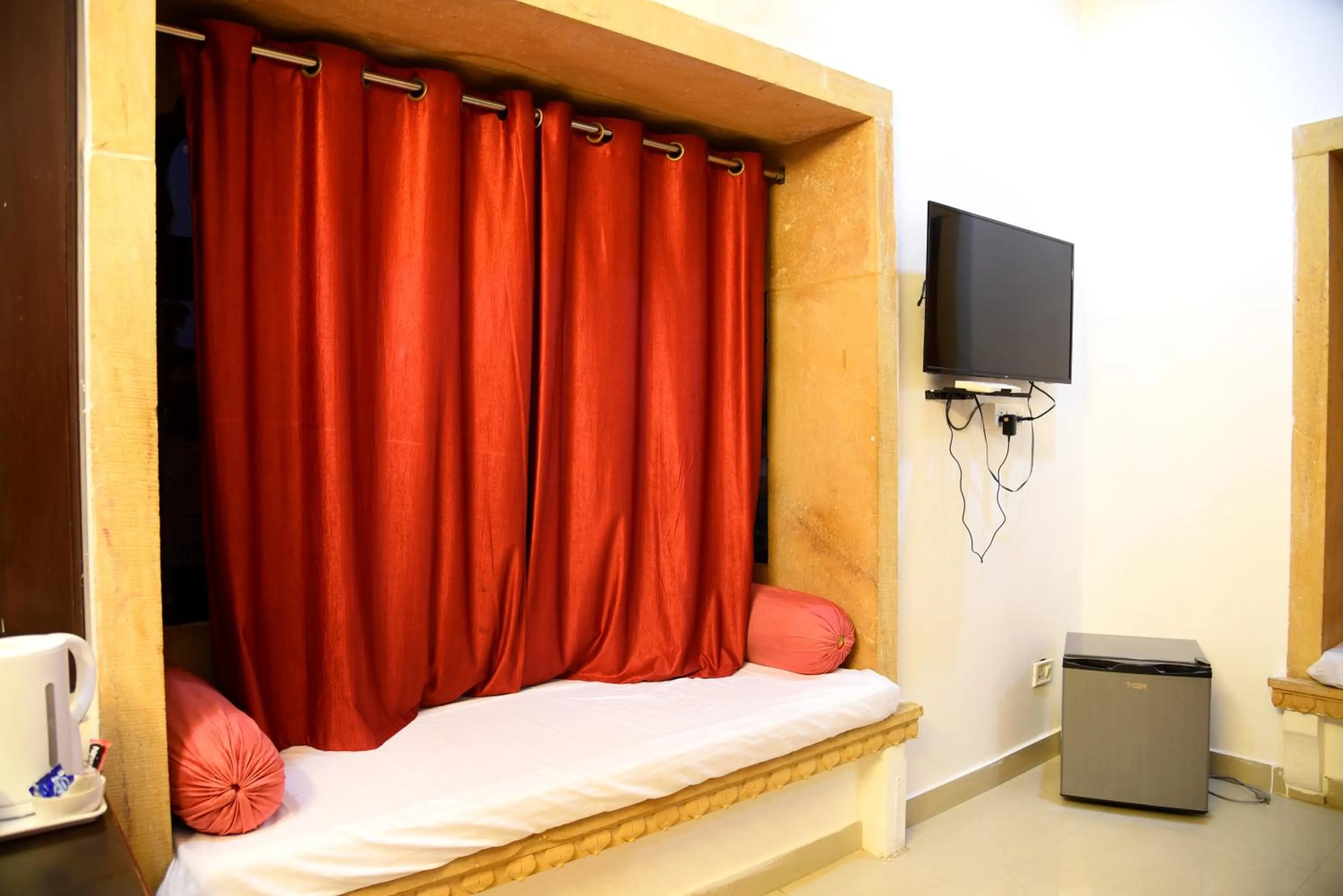 TV and multimedia, Bed in Hotel Marina Mahal with Swimming Pool
