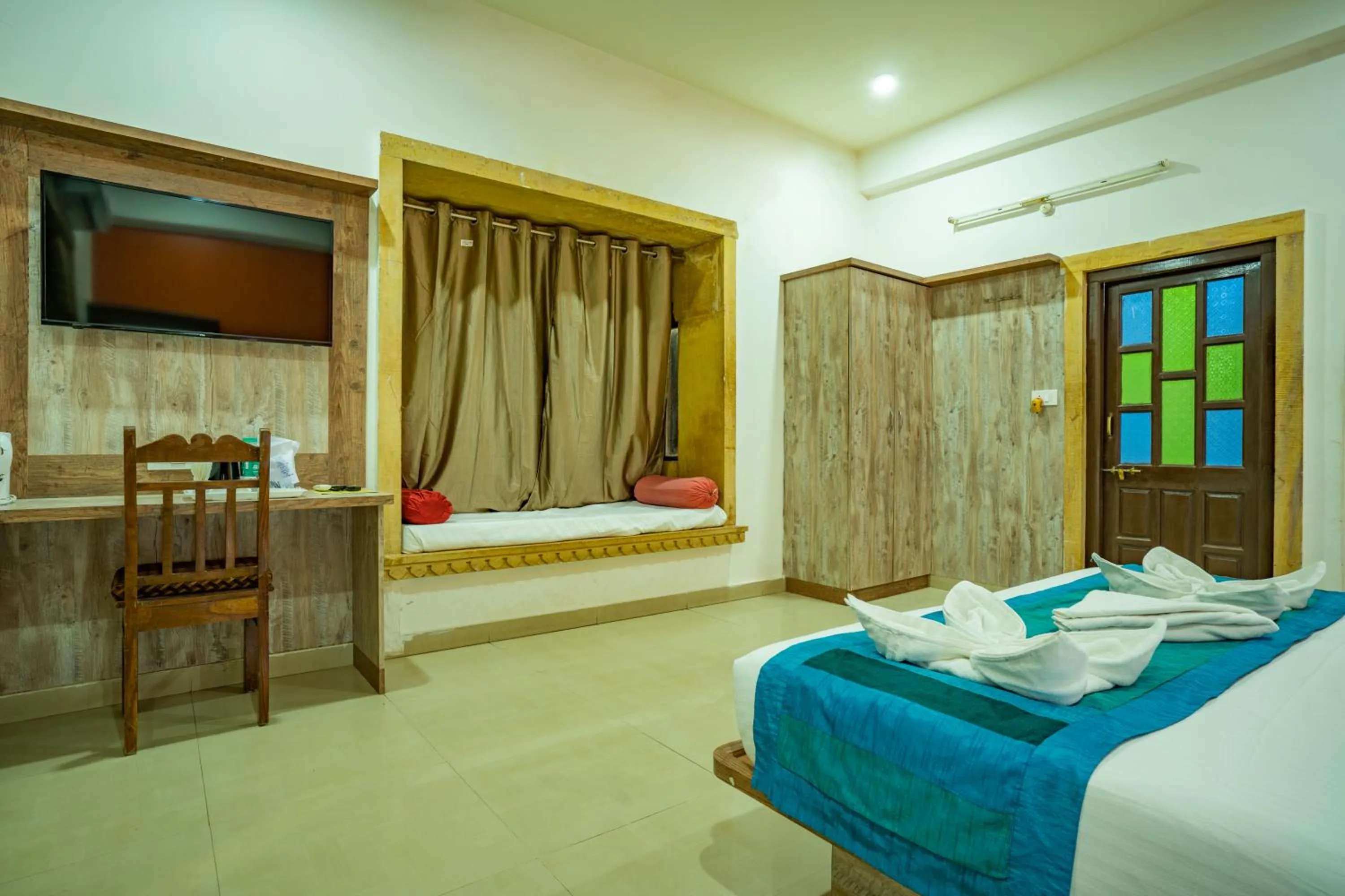 Bed in Hotel Marina Mahal with Swimming Pool