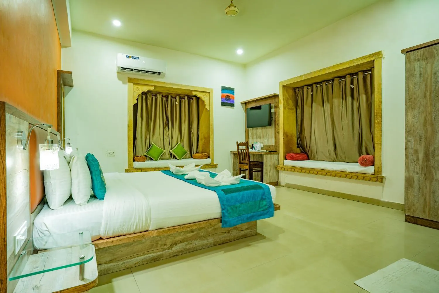 Bed in Hotel Marina Mahal with Swimming Pool