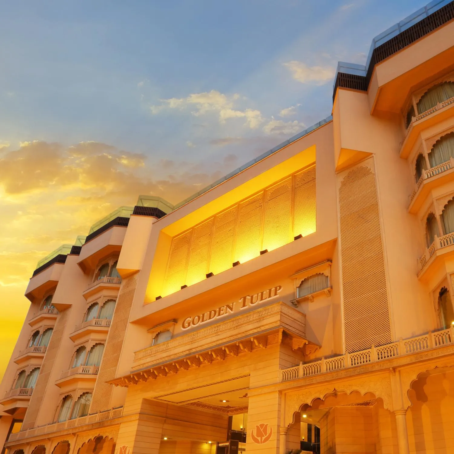 Facade/entrance in Golden Tulip Jaipur