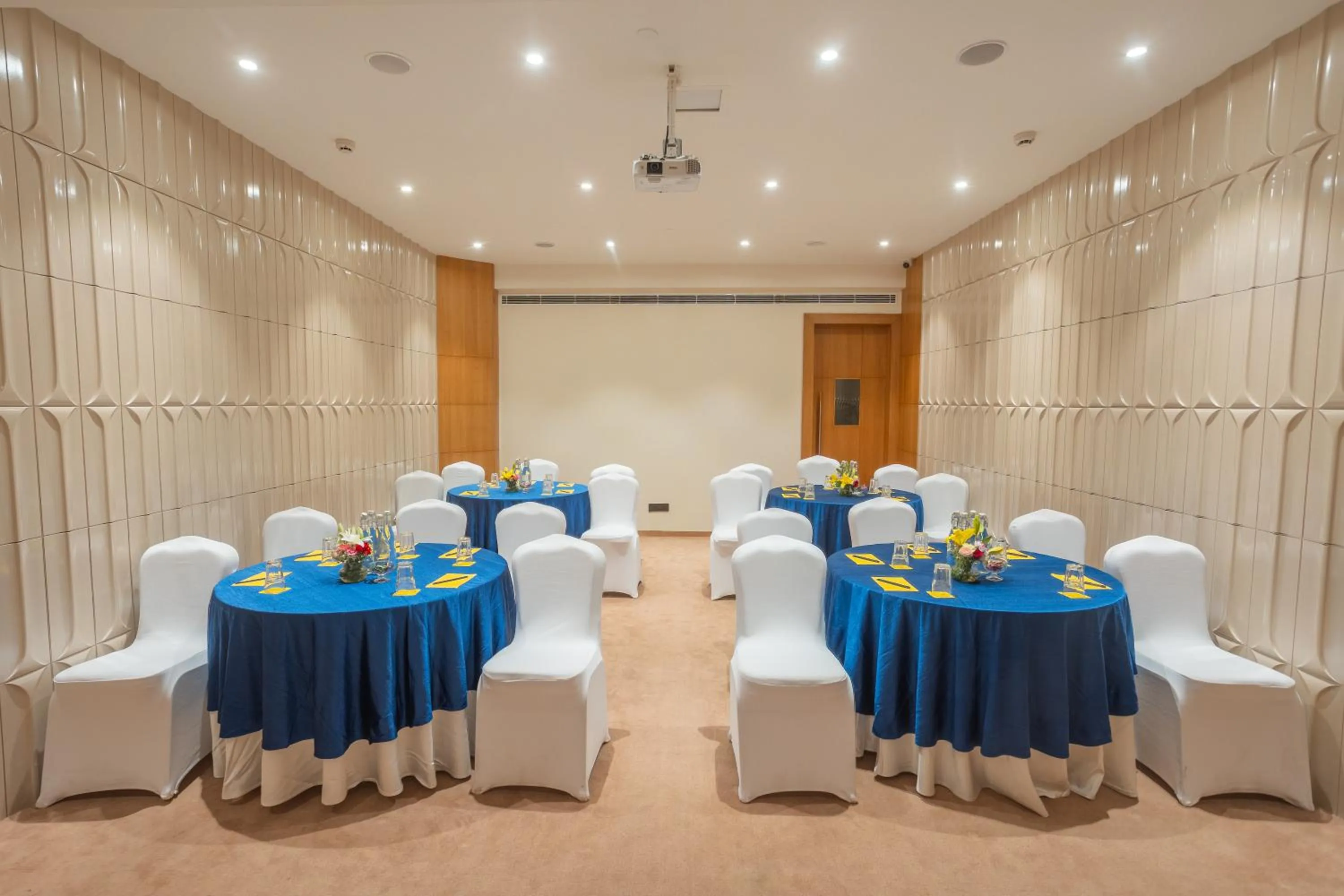 Meeting/conference room in Golden Tulip Jaipur
