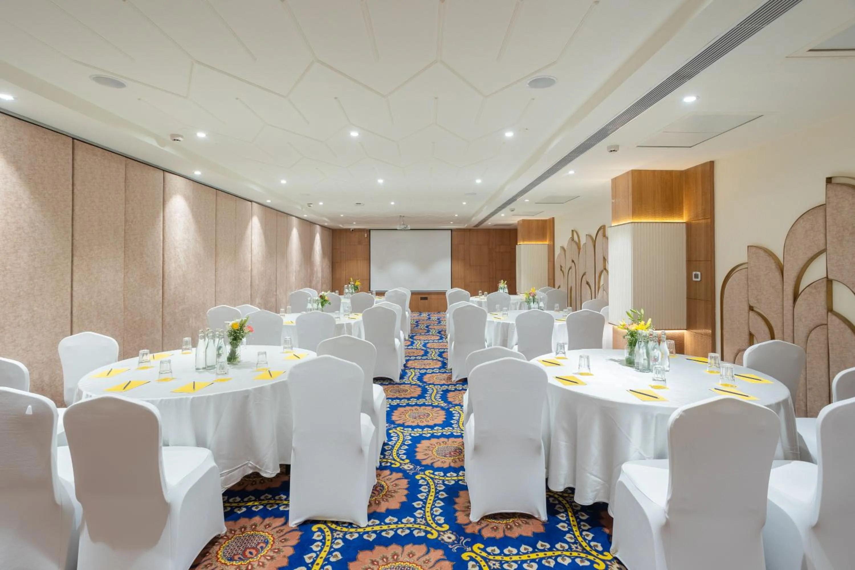 Meeting/conference room in Golden Tulip Jaipur