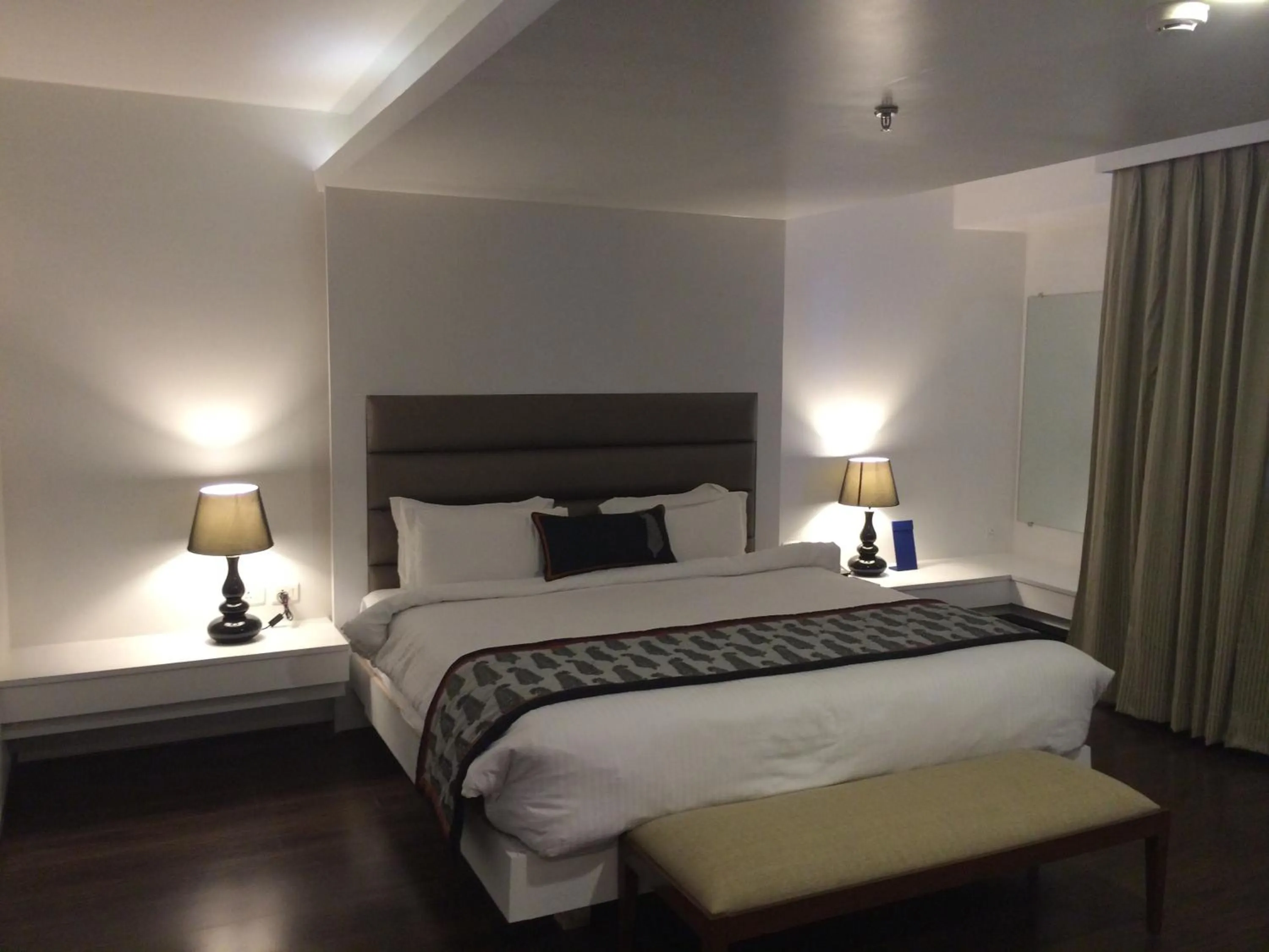 Bed in Golden Tulip Jaipur