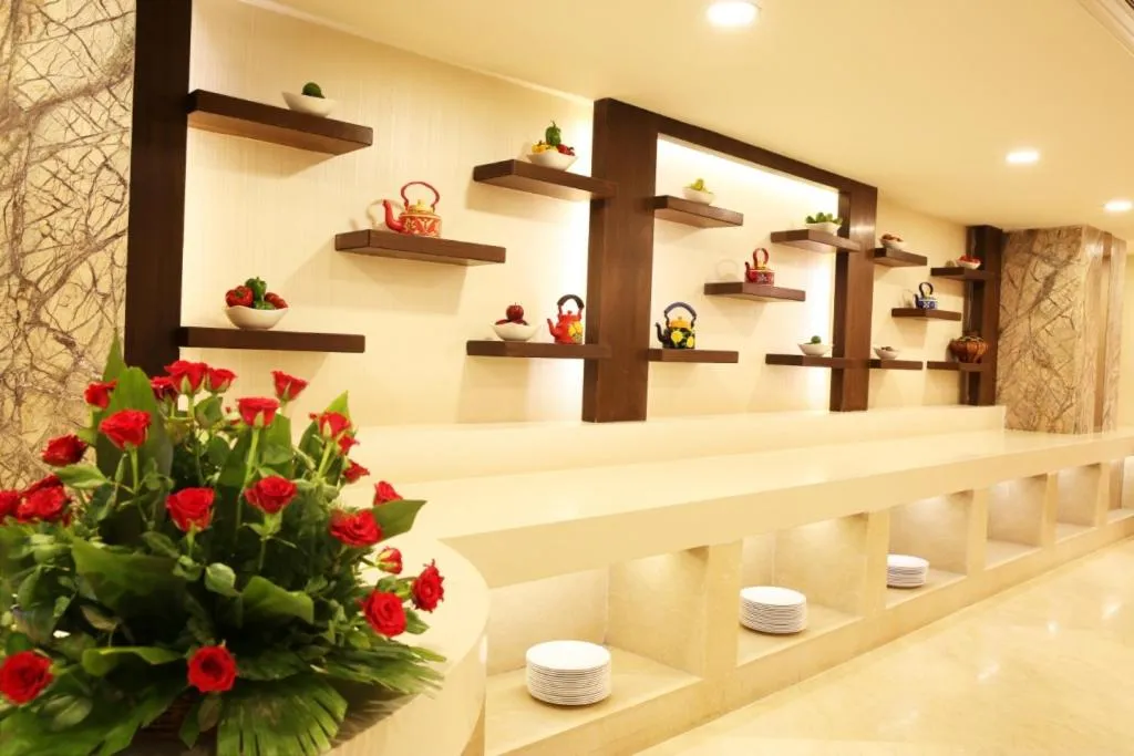 Restaurant/places to eat in Golden Tulip Jaipur