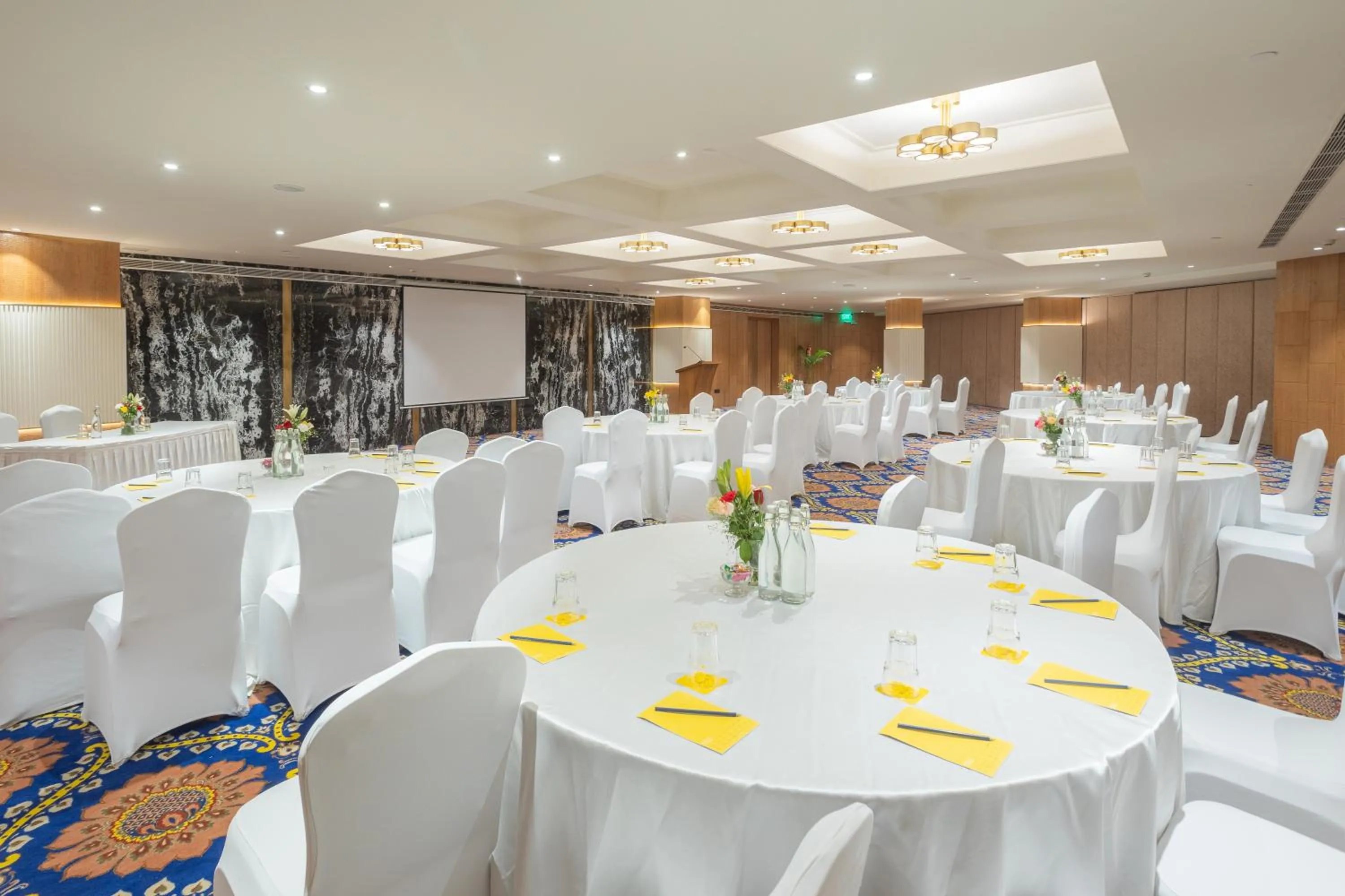 Banquet/Function facilities in Golden Tulip Jaipur