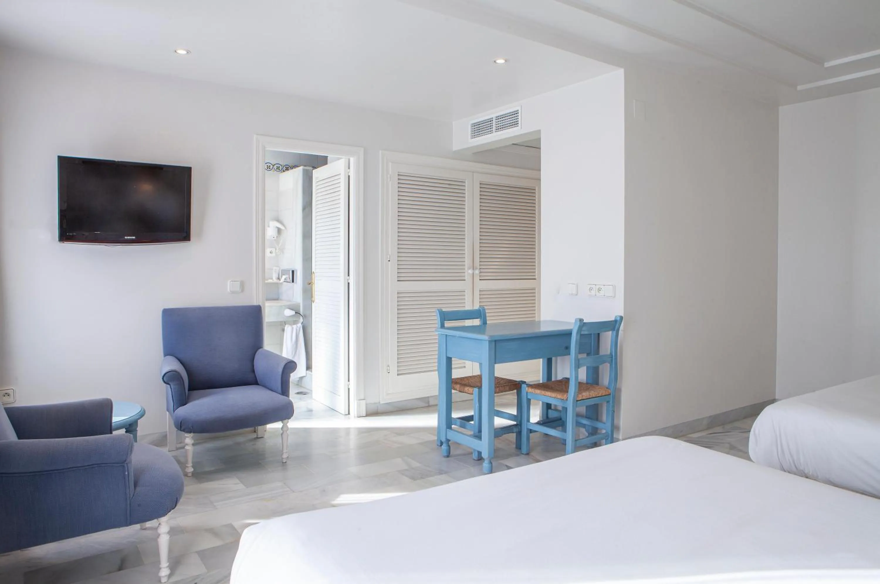 Photo of the whole room, Bed in Playa de la Luz