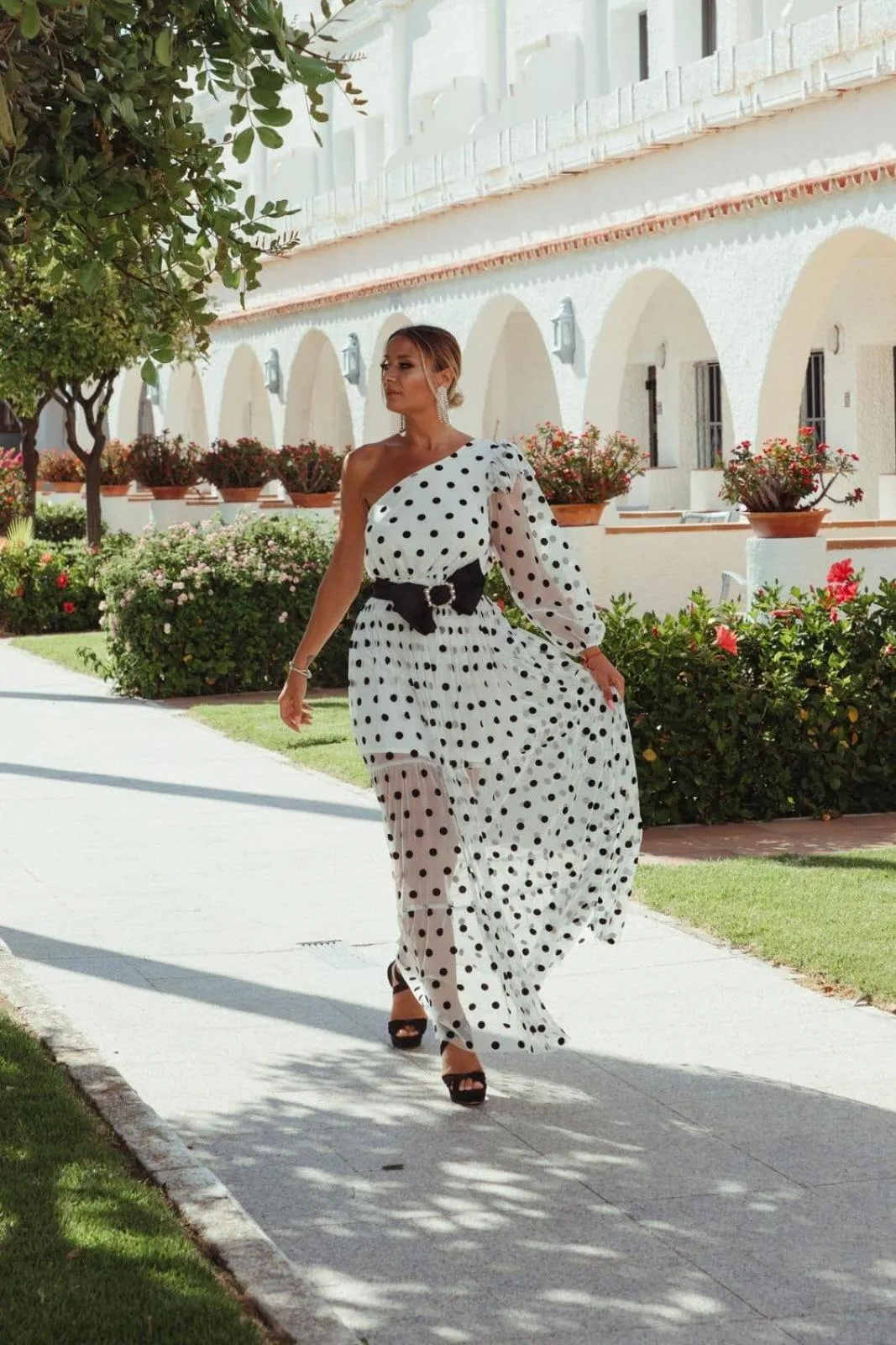 People in Playa de la Luz